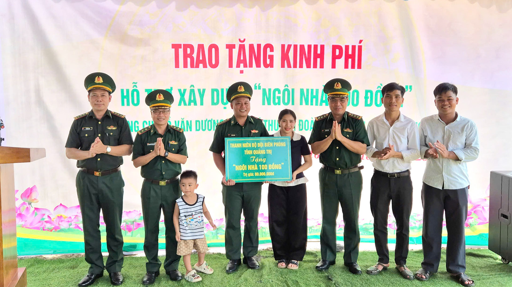 Bộ đội Biên phòng tỉnh Quảng Trị: Trao tặng kinh phí xây dựng “Ngôi nhà 100 đồng”