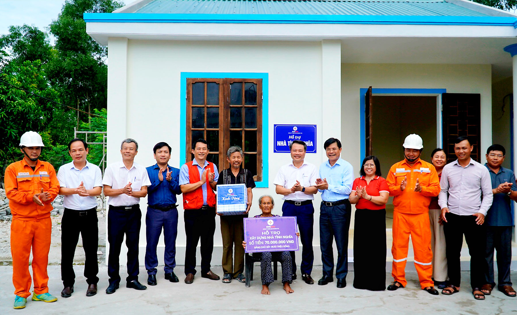 Công ty Điện lực Quảng Trị hoàn thành bàn giao 10 nhà tình nghĩa năm 2026