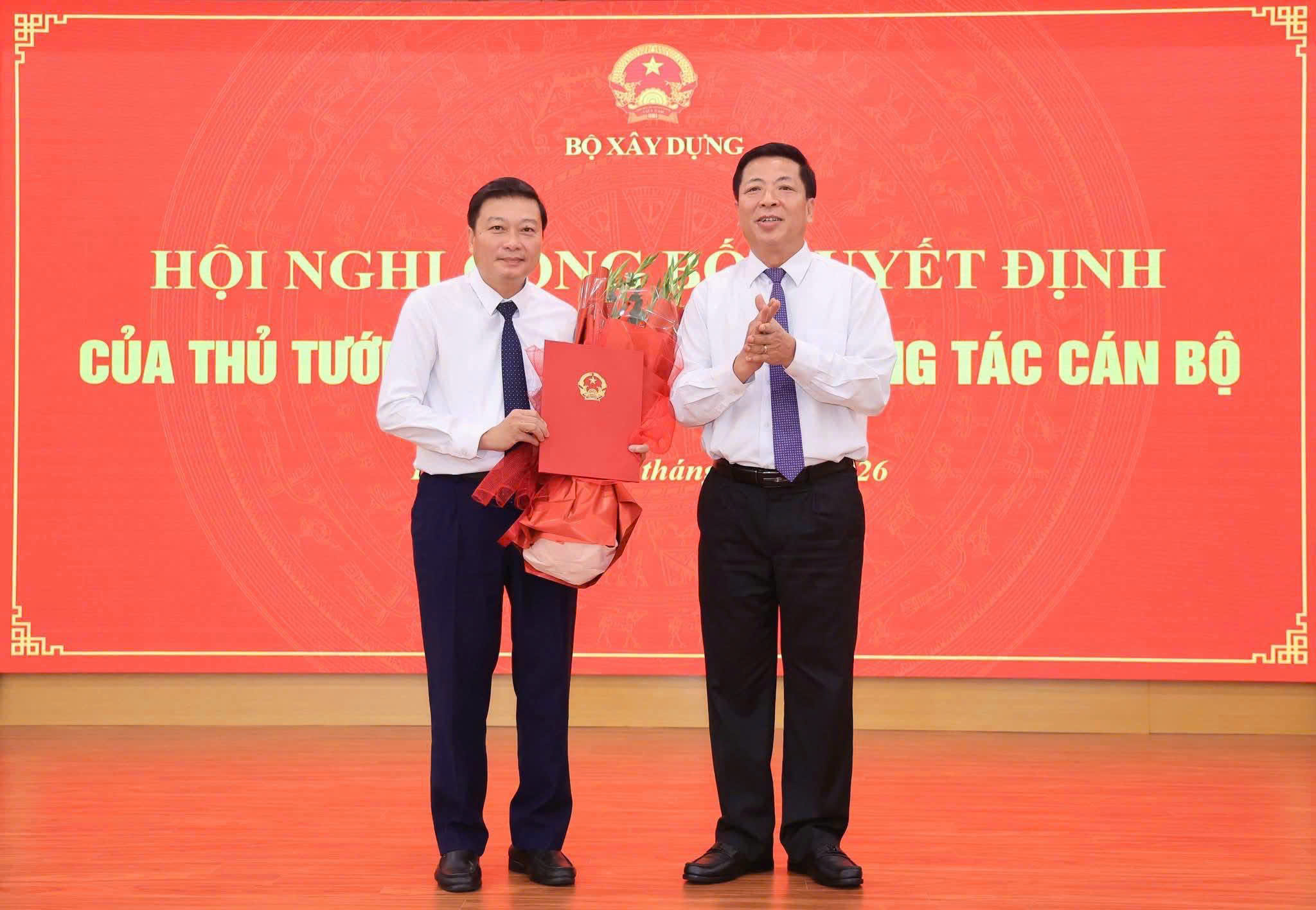 Bộ trưởng Bộ Xây dựng trao quyết định bổ nhiệm tân Thứ trưởng Lê Hồng Vinh