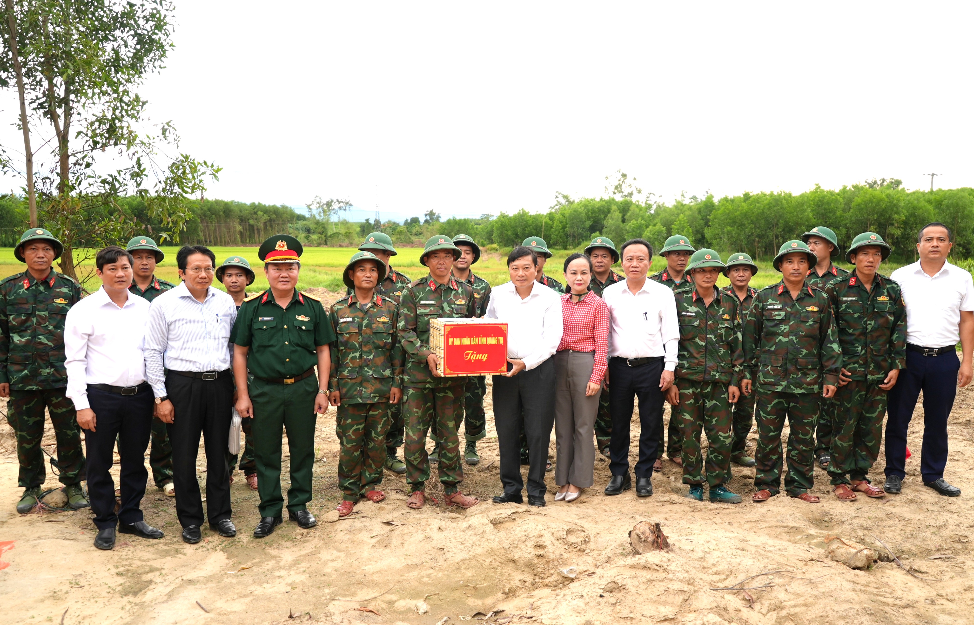 Chủ tịch UBND tỉnh Lê Hồng Vinh kiểm tra, động viên lực lượng tìm kiếm, quy tập hài cốt liệt sĩ tại khu vực Câu Nhi