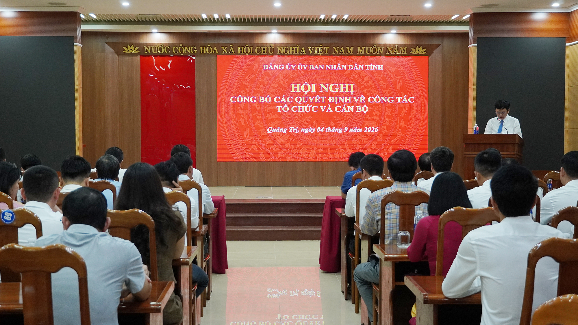 Công bố các quyết định về công tác tổ chức và cán bộ thuộc Đảng bộ UBND tỉnh