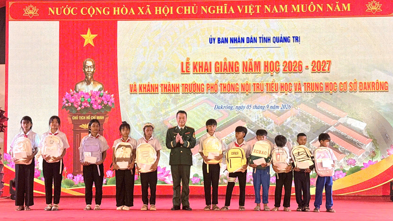 Bộ đội Biên phòng Quảng Trị tiếp sức cho học sinh khó khăn ở biên giới trong ngày khai trường