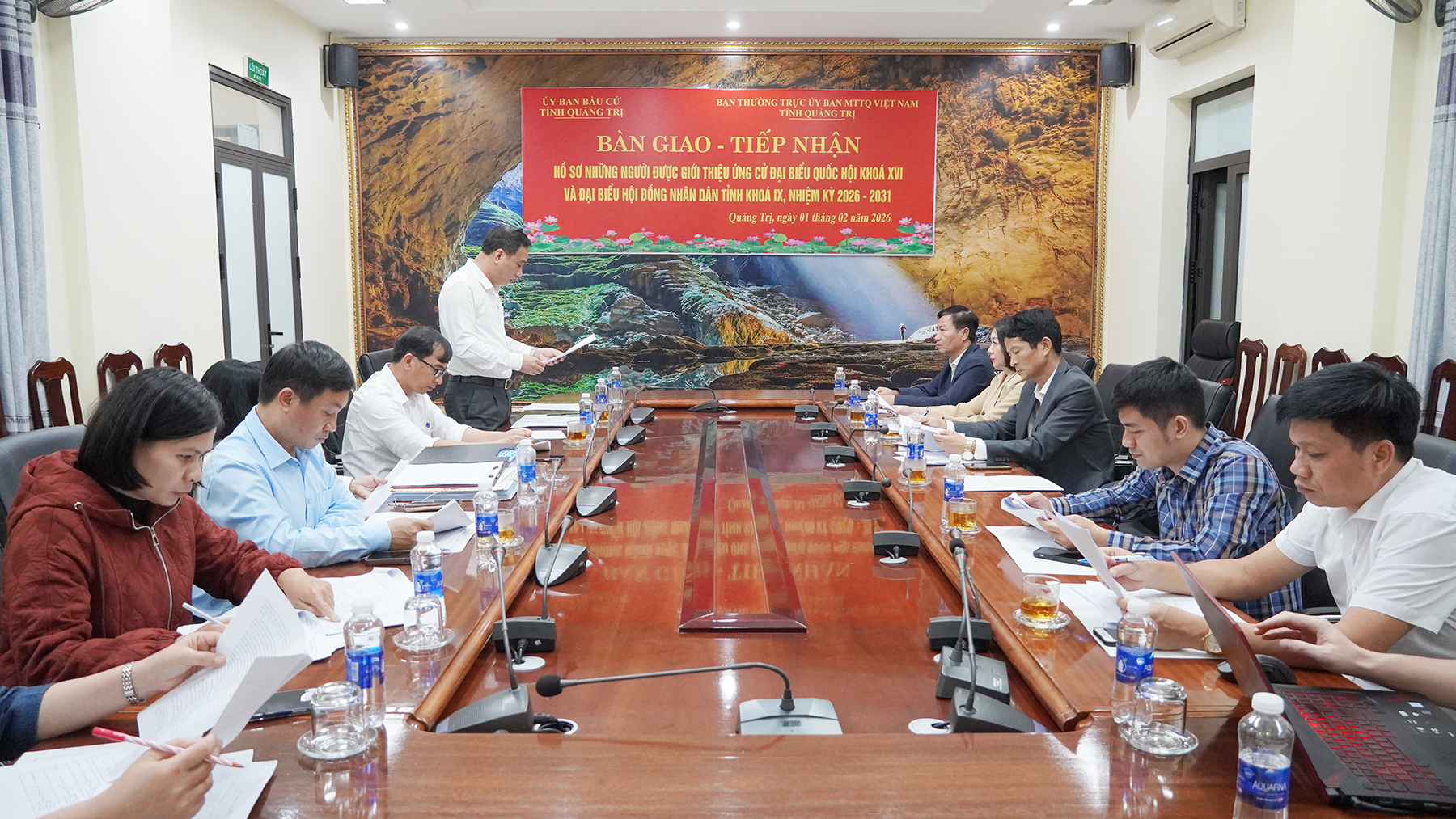 Bàn giao, tiếp nhận hồ sơ những người được giới thiệu ứng cử Đại biểu Quốc hội và Đại biểu HĐND tỉnh