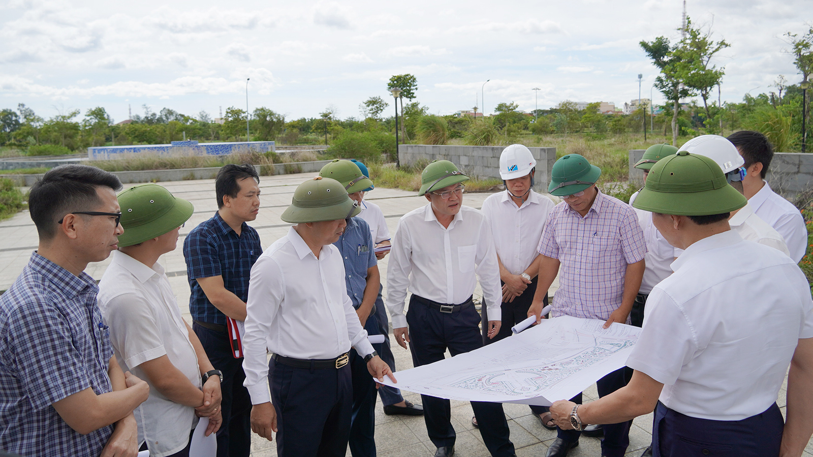 Kết luận của Phó Chủ tịch UBND tỉnh Phan Phong Phú tại buổi kiểm tra tình hình thực hiện Dự án Xây dựng hạ tầng Công viên vui chơi giải trí thuộc khu Công viên cầu Rào