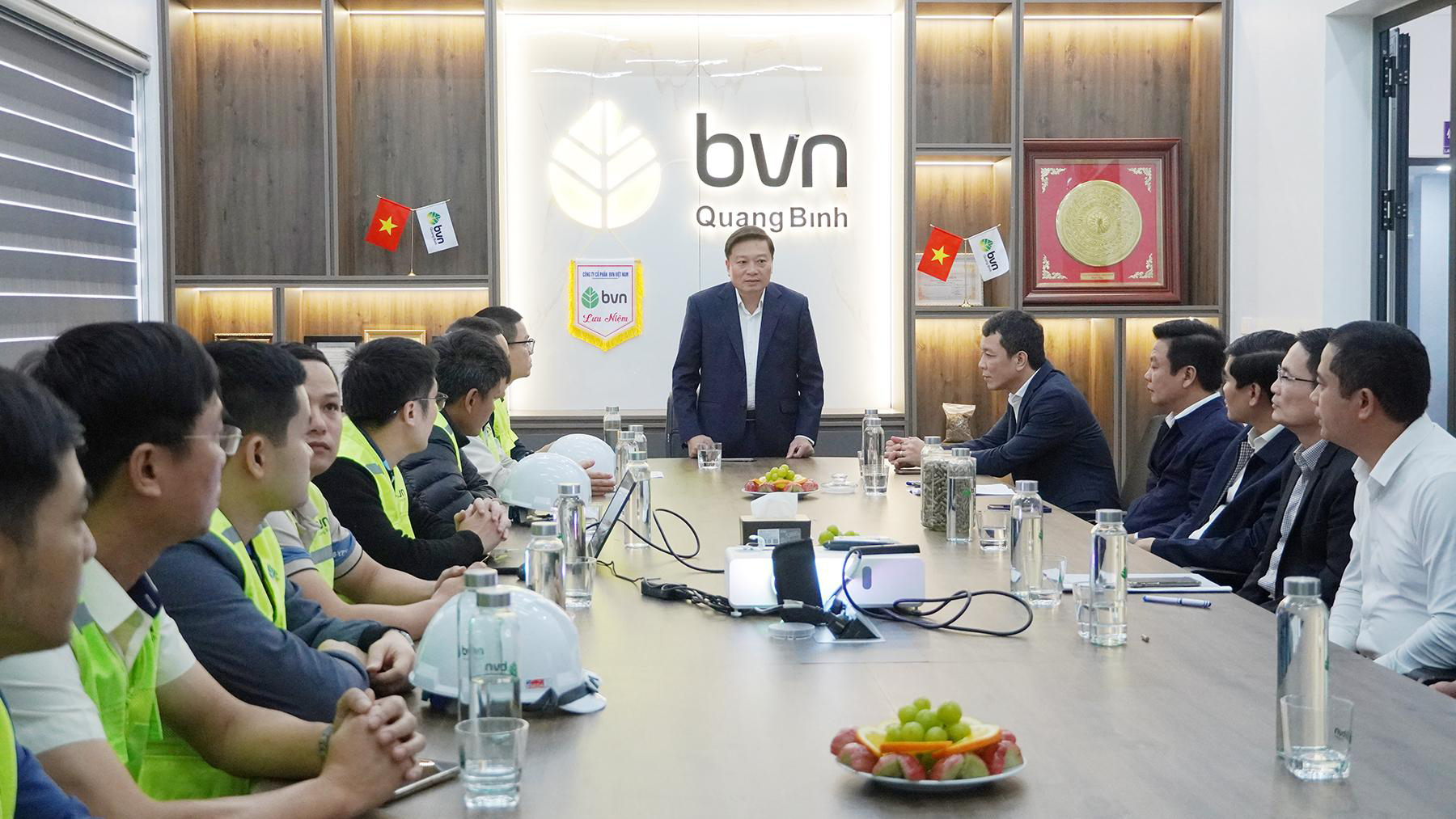 Chủ tịch UBND tỉnh Lê Hồng Vinh thăm, kiểm tra tình hình sản xuất một số đơn vị sản xuất, kinh doanh đầu năm