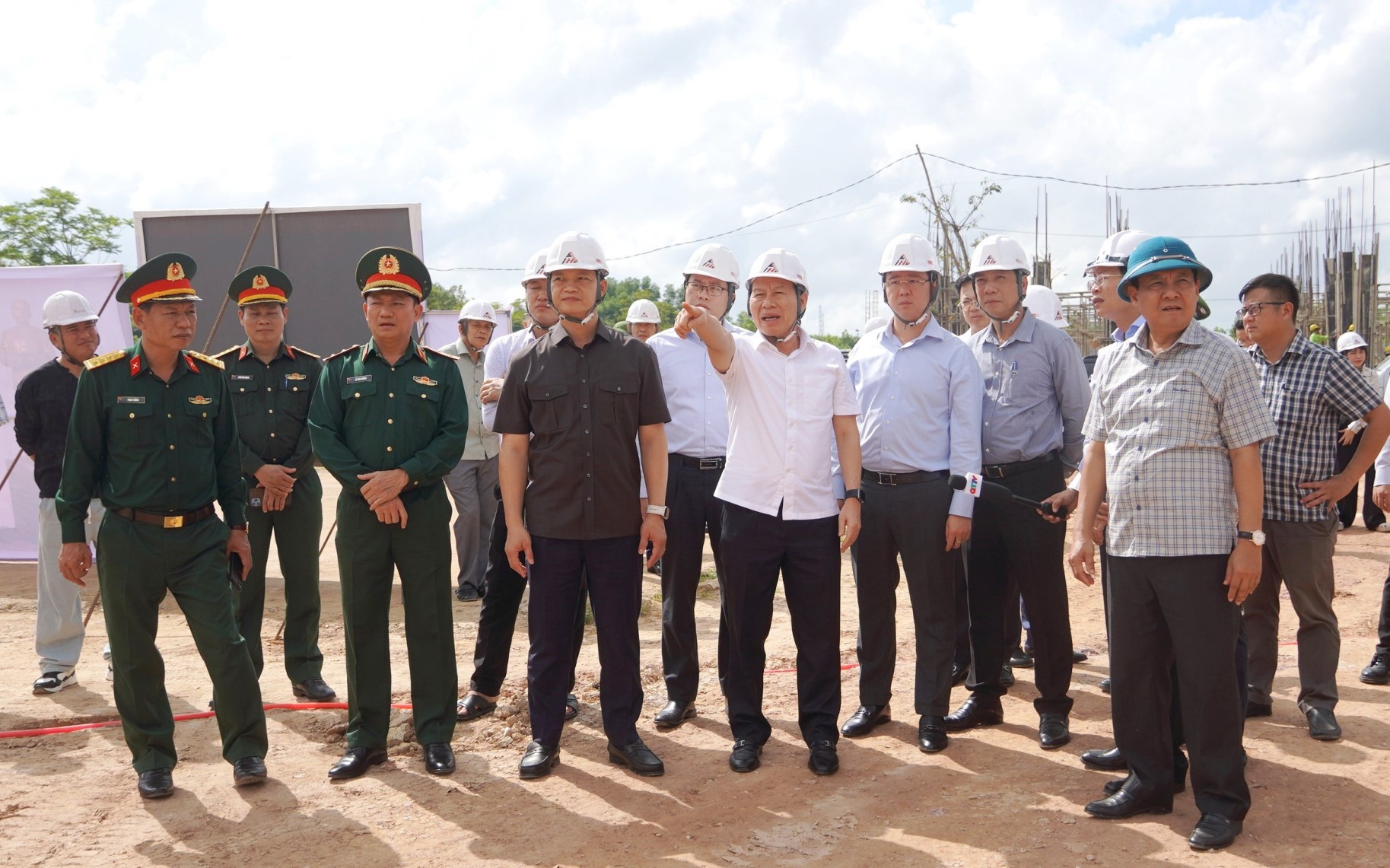 Phó Thủ tướng Chính phủ Lê Tiến Châu kiểm tra tiến độ các dự án trường học tại tỉnh Quảng Trị