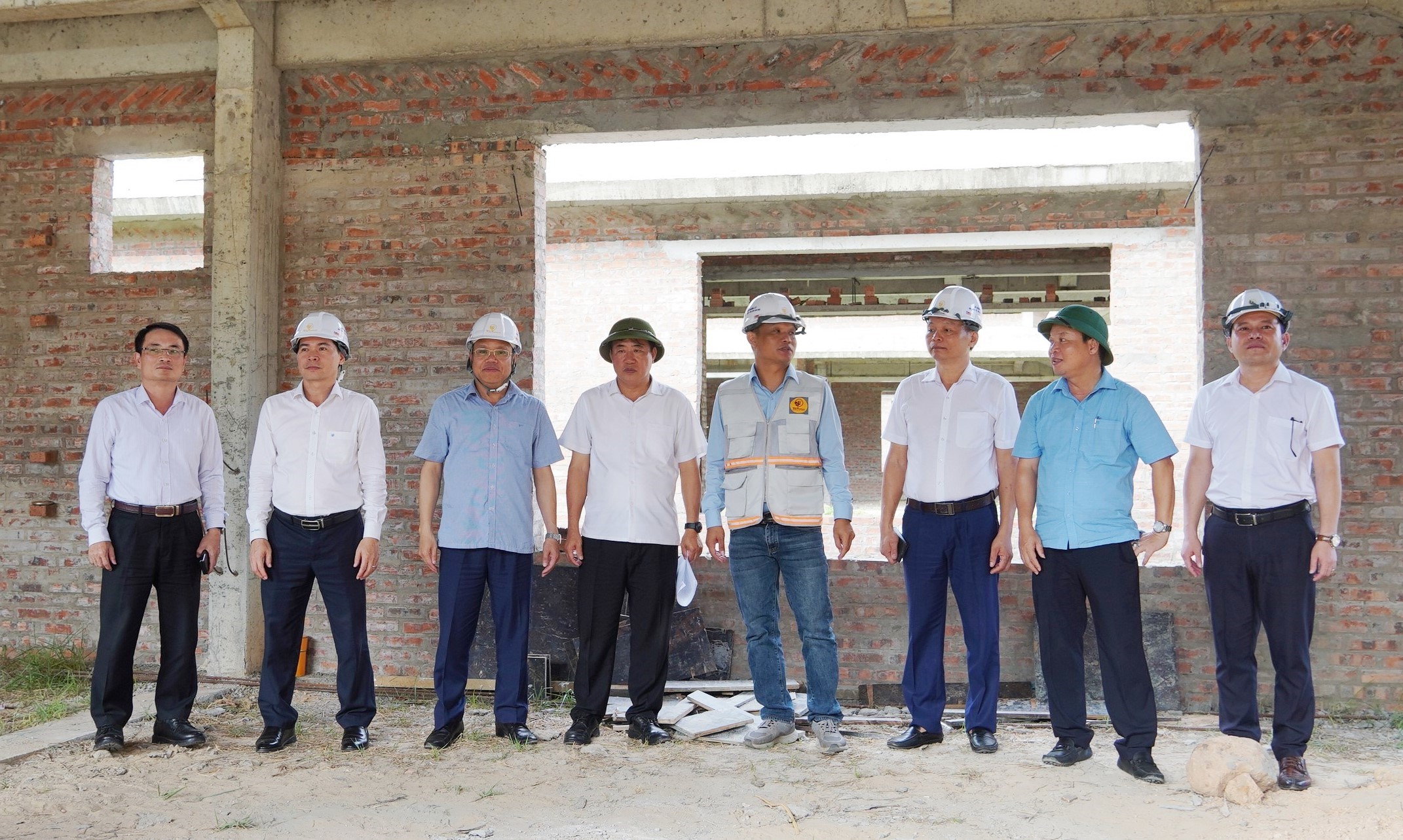 Phó Chủ tịch UBND tỉnh Lê Đức Tiến kiểm tra tiến độ một số dự án tại Khu Kinh tế Đông Nam Quảng Trị