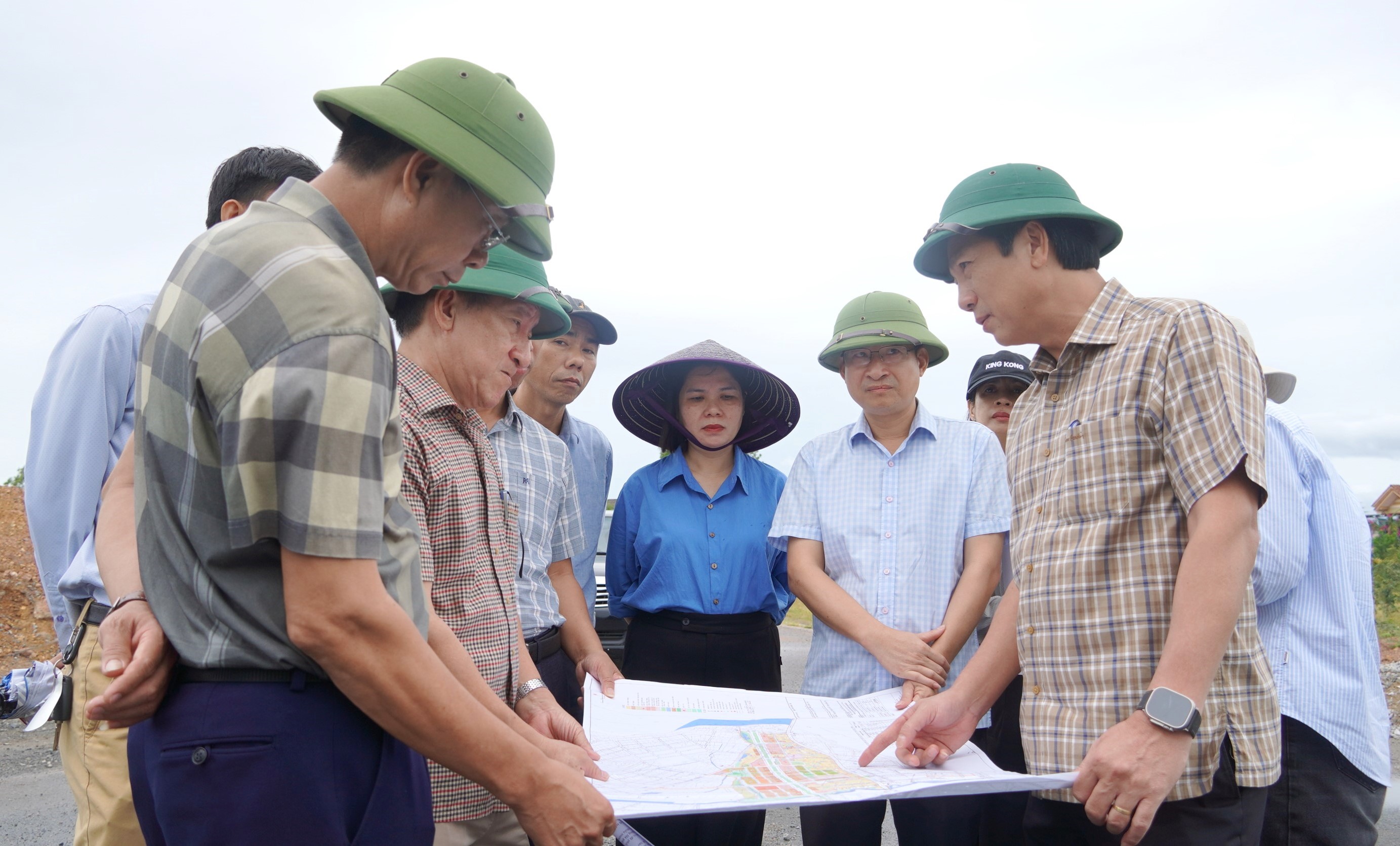 Phó Chủ tịch Thường trực UBND tỉnh Hoàng Nam kiểm tra tiến độ một số dự án trên địa bàn phường Đông Hà
