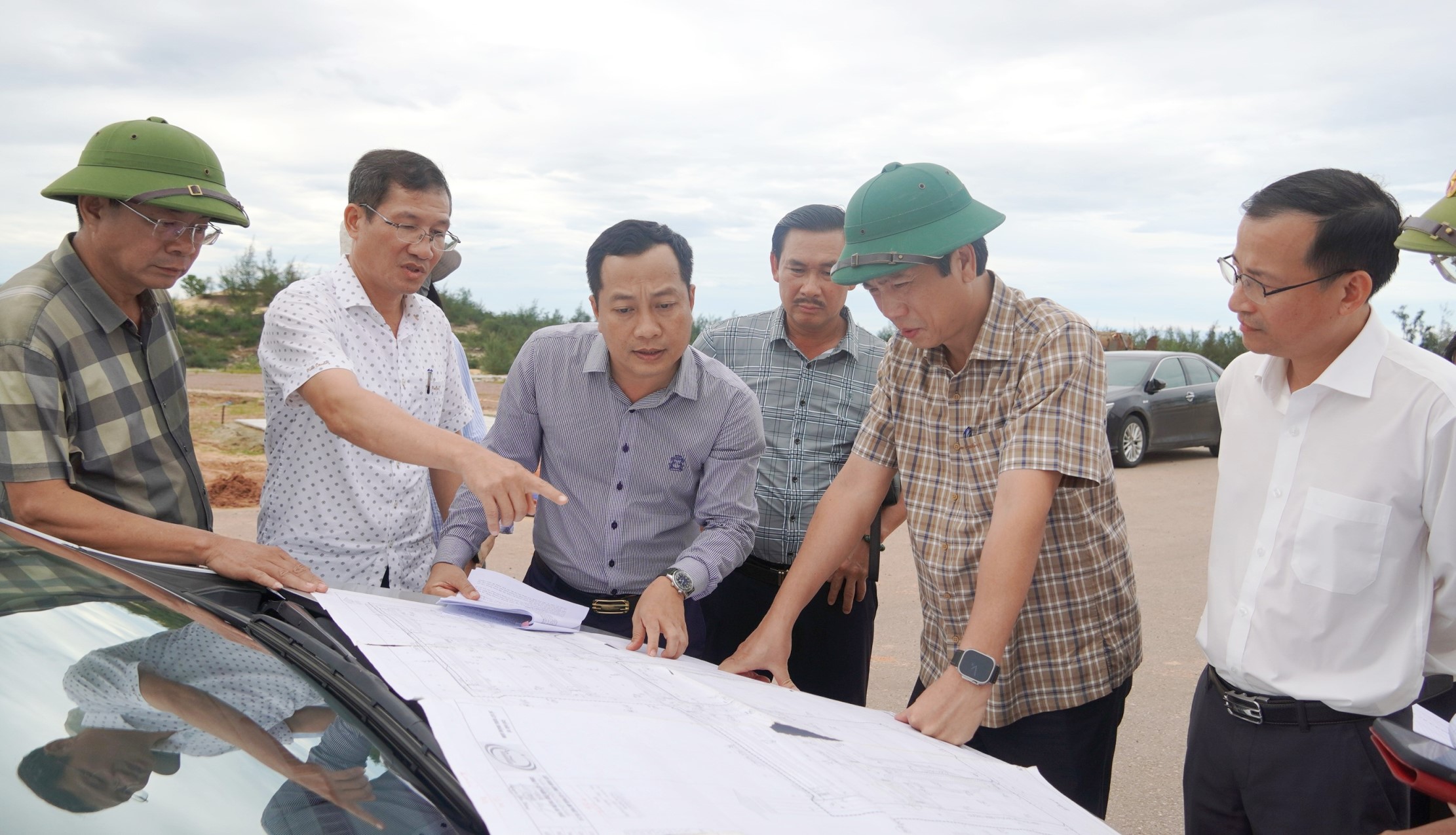 Phó Chủ tịch Thường trực UBND tỉnh Hoàng Nam kiểm tra tiến độ một số dự án trên địa bàn các phường Đồng Hới và Đồng Thuận