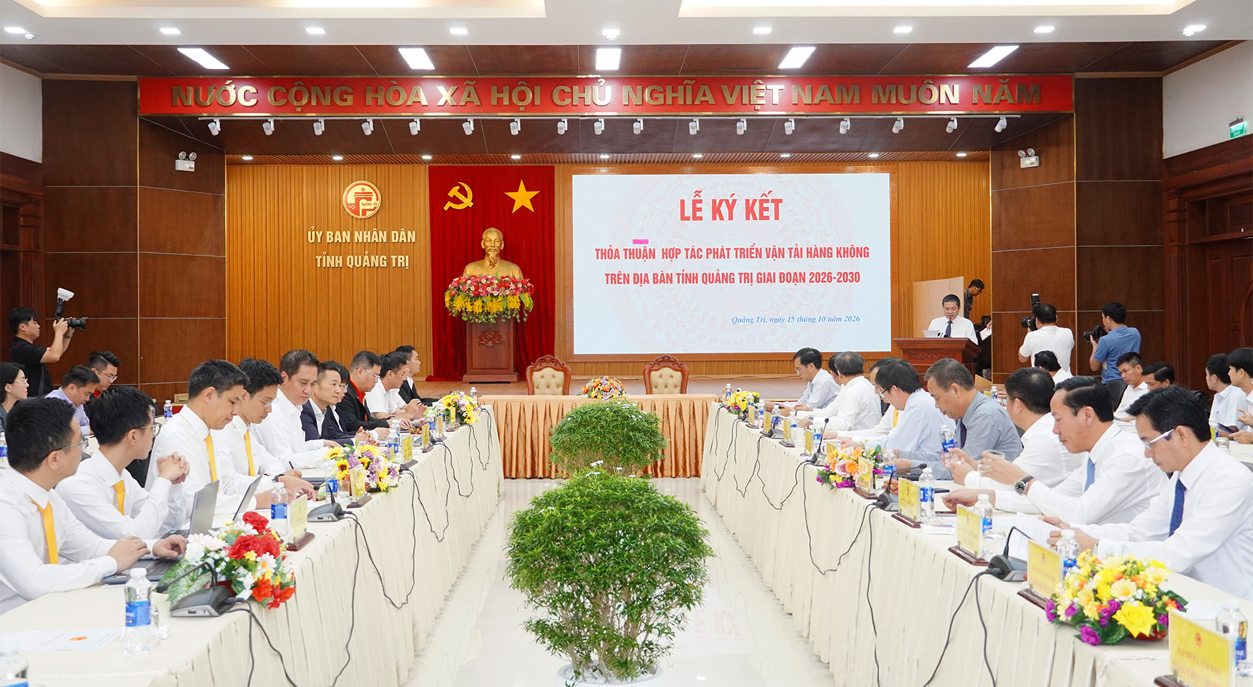 Ký kết thỏa thuận hợp tác phát triển vận tải hàng không
