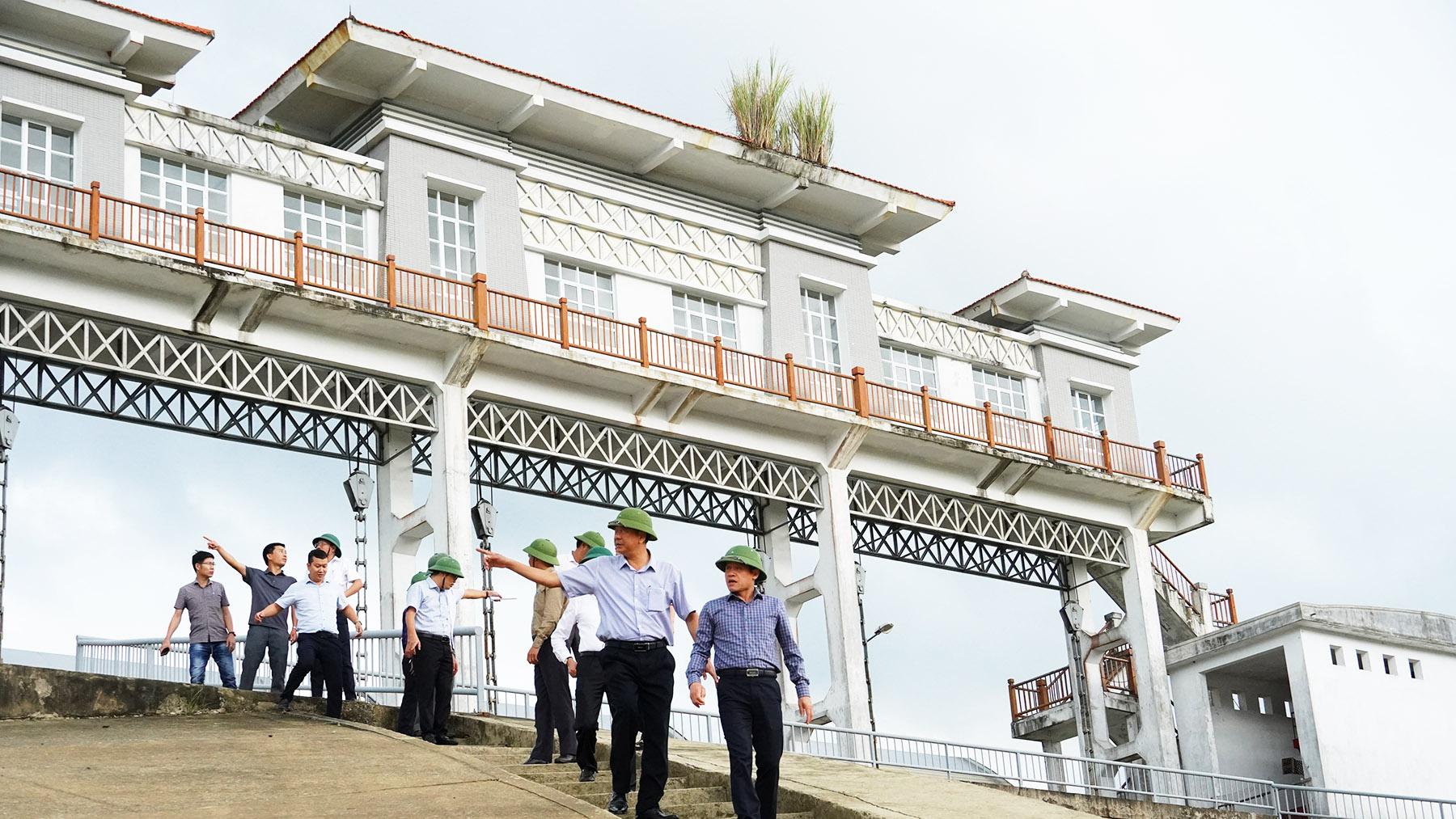 Phó Chủ tịch UBND tỉnh Lê Văn Bảo kiểm tra công tác bảo đảm an toàn hồ chứa nước Thác Chuối
