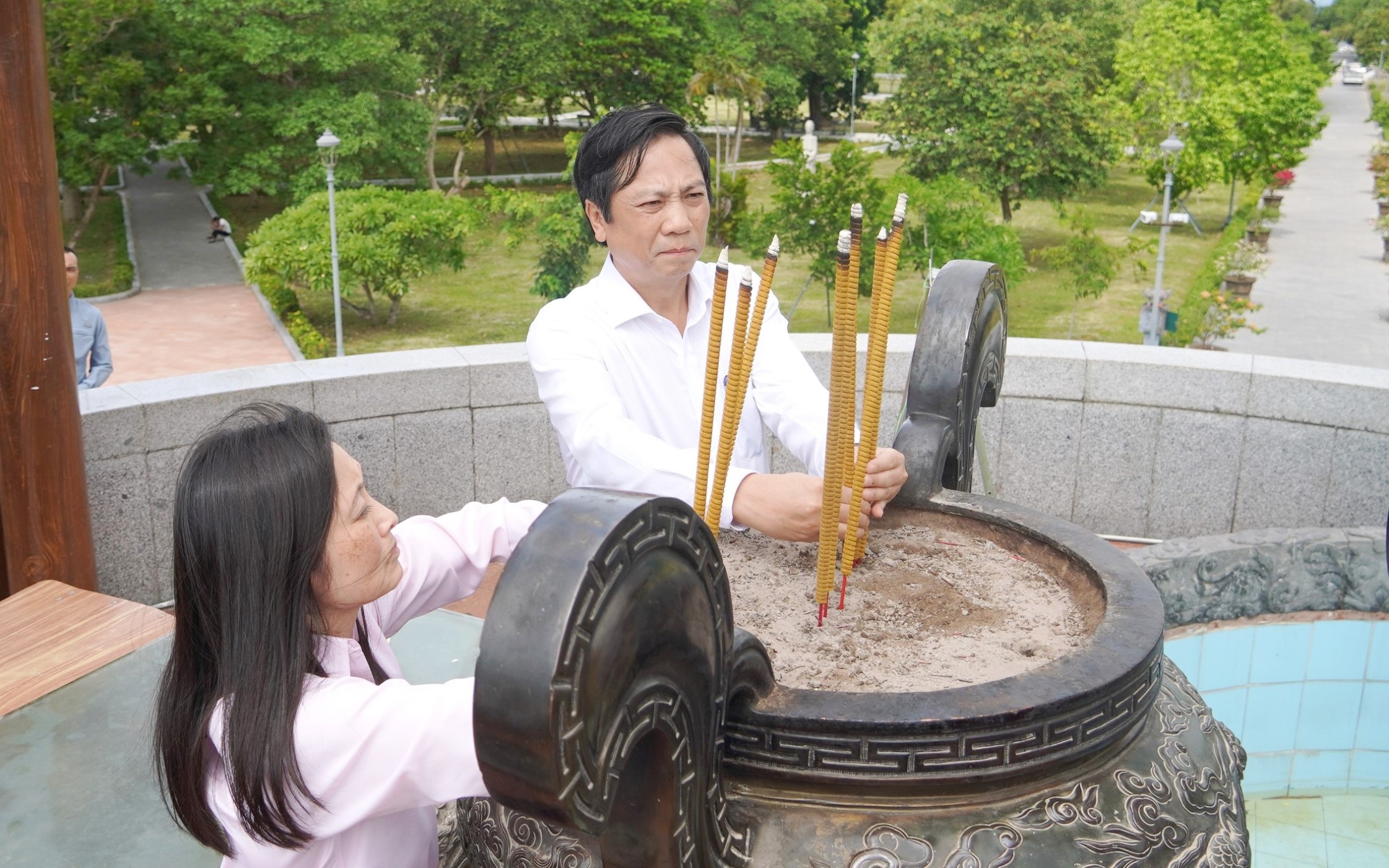 Đại sứ Hoa Kỳ tại Việt Nam thăm và dâng hương tại Thành Cổ Quảng Trị