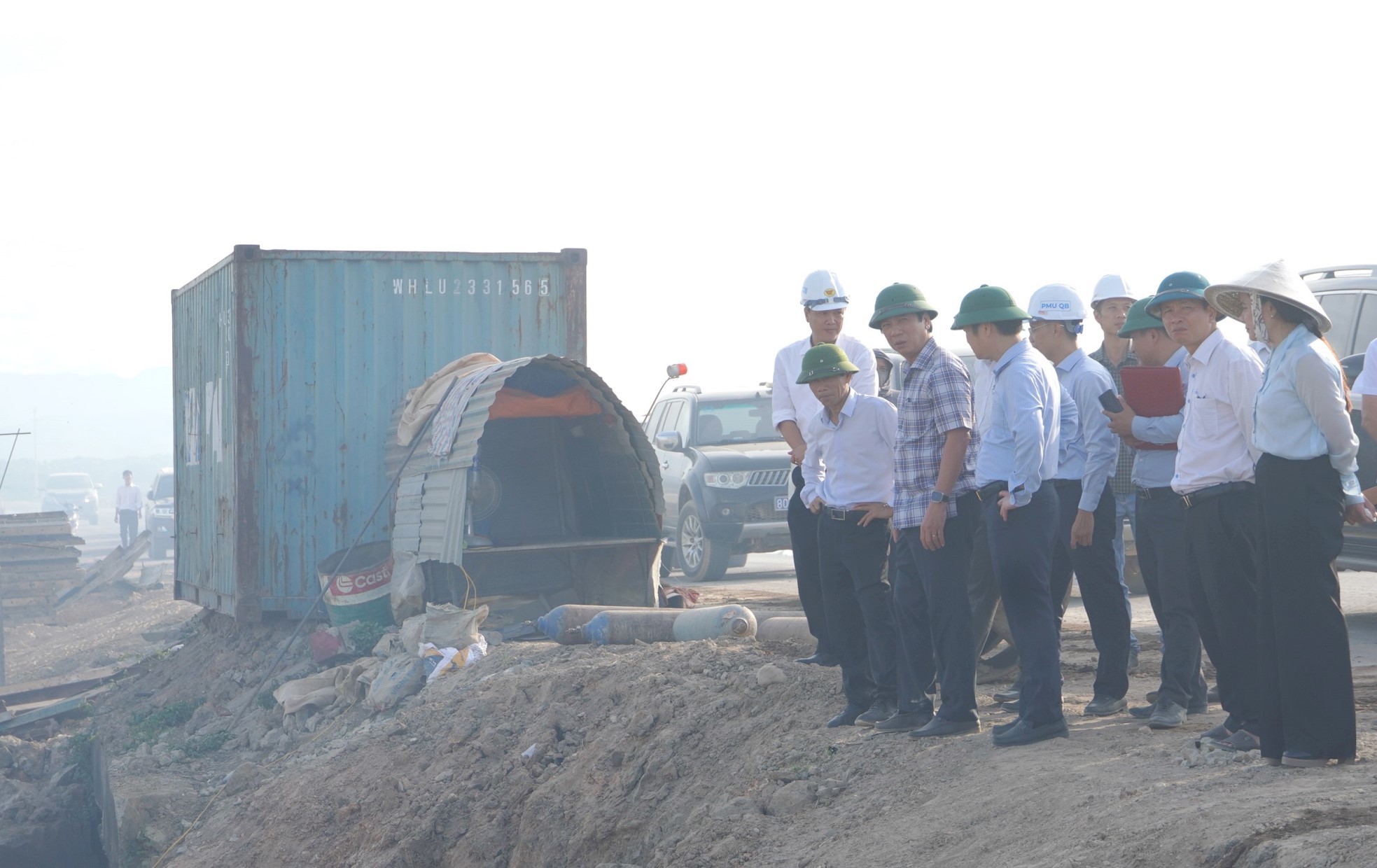 Phó Chủ tịch Thường trực UBND tỉnh Hoàng Nam kiểm tra tiến độ Quốc lộ 15D và Khu tái định cư Hải An