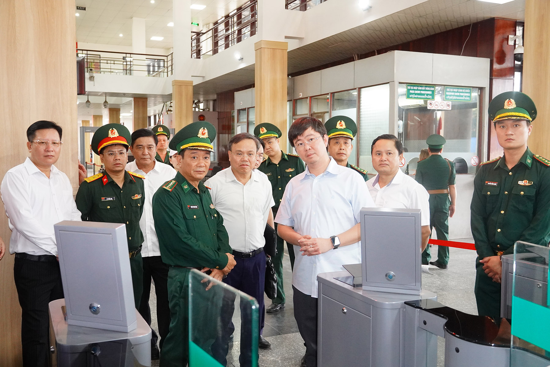 Chủ tịch UBND tỉnh Bùi Hoàng Phương kiểm tra tình hình hoạt động tại Khu kinh tế - thương mại đặc biệt Lao Bảo và làm việc với các địa phương
