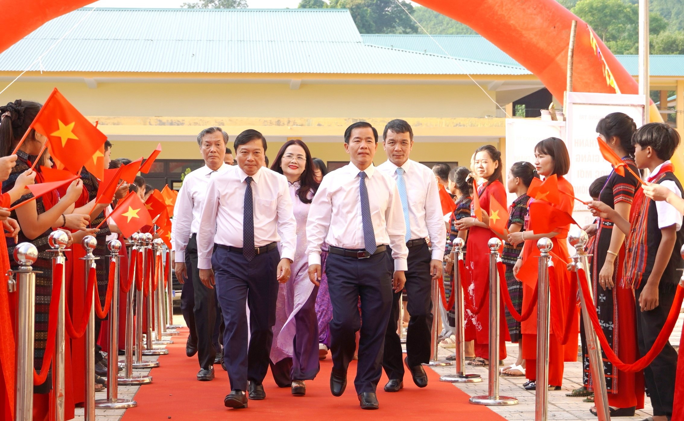Lãnh đạo tỉnh dự Lễ khai giảng năm học 2026 - 2027 tại Trường Phổ thông nội trú Tiểu học và THCS Đakrông