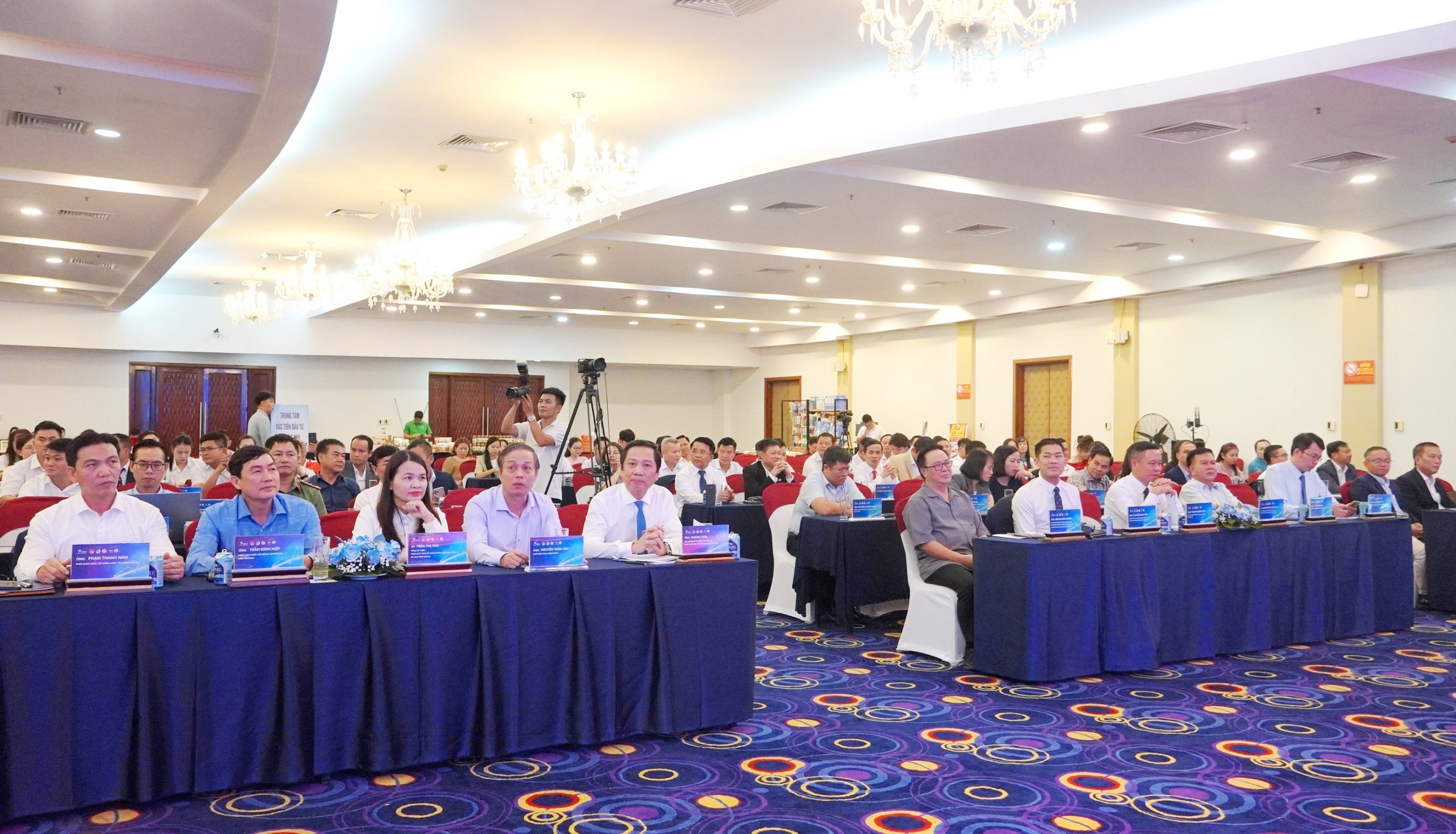 Quảng Trị đối thoại với doanh nghiệp về chuyển đổi số, chuyển đổi xanh