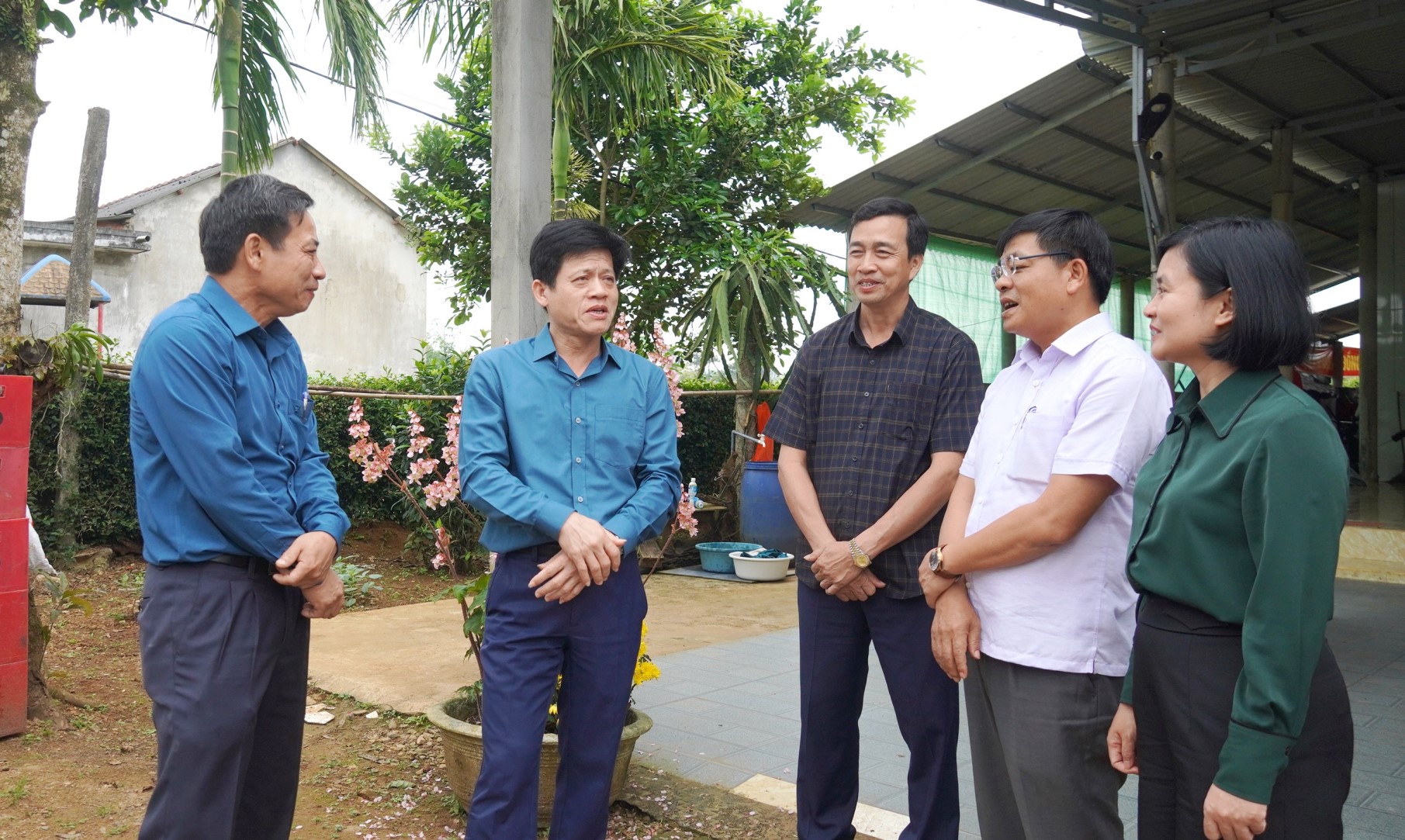 Phó Chủ tịch UBND tỉnh Lê Văn Bảo kiểm tra tình hình sản xuất đầu năm tại xã Cam Lộ và xã Hiếu Giang