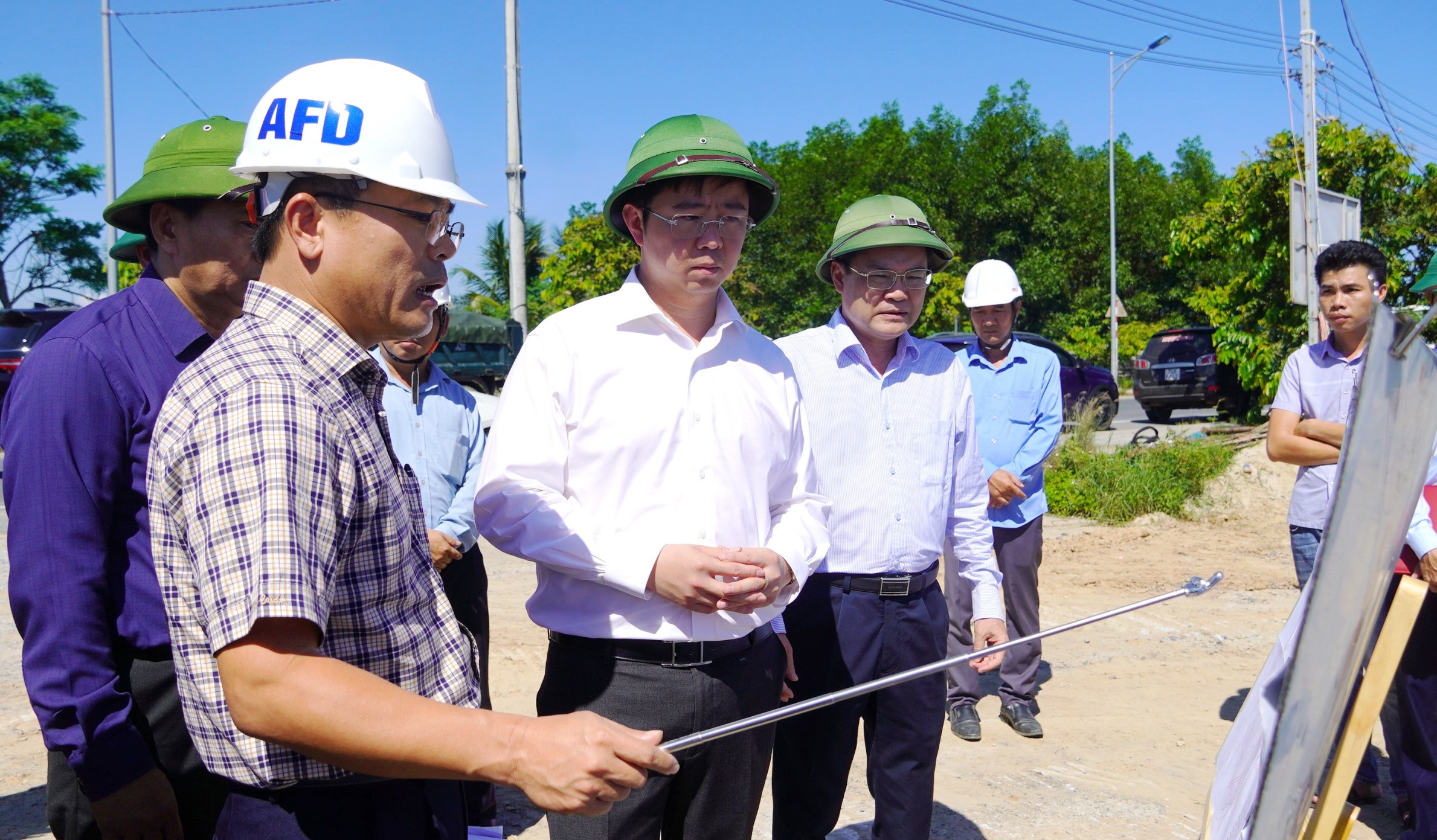 Chủ tịch UBND tỉnh Bùi Hoàng Phương kiểm tra tiến độ các công trình tại phường Đông Hà