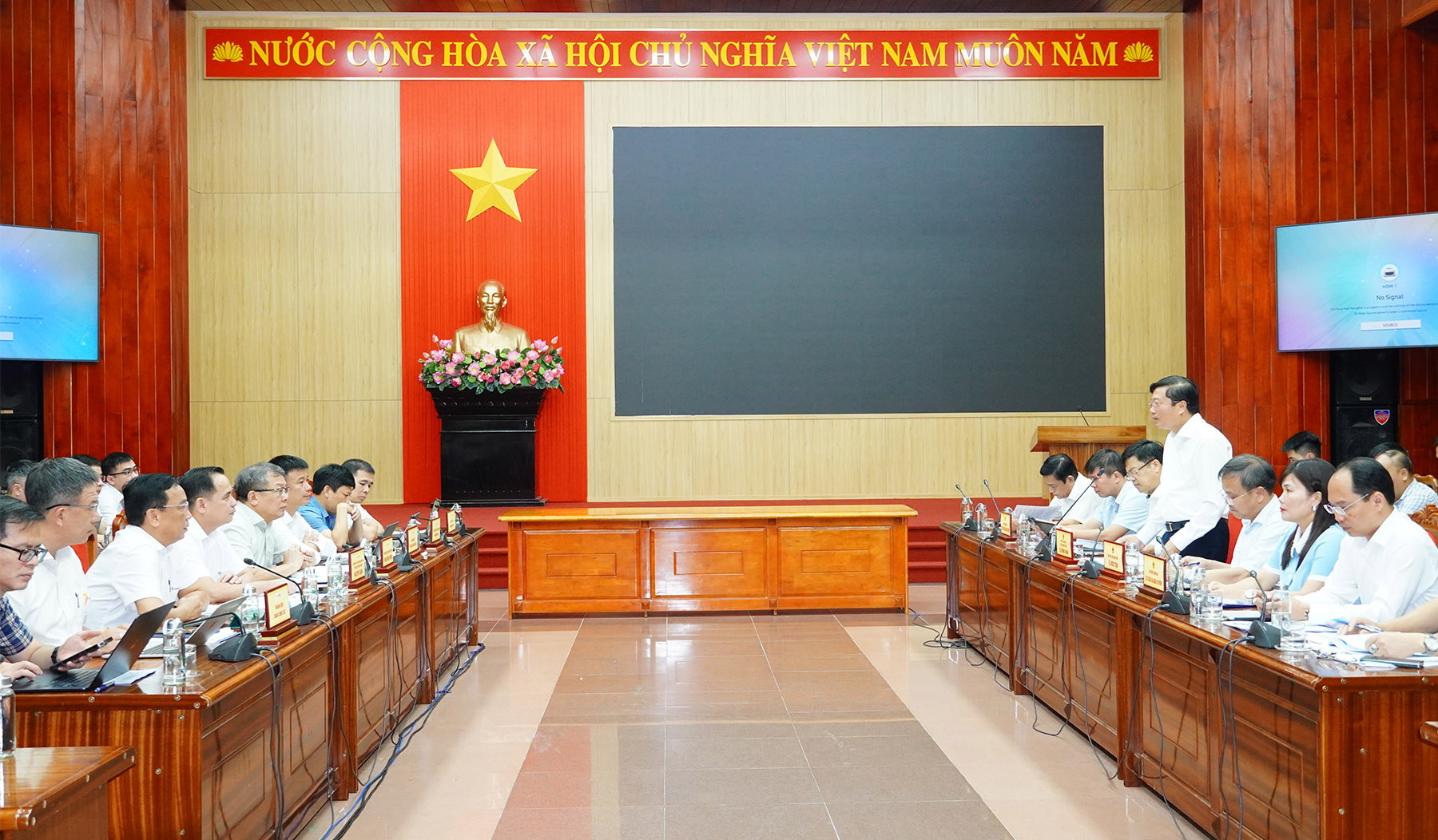 UBND tỉnh làm việc với Tập đoàn Điện lực Việt Nam