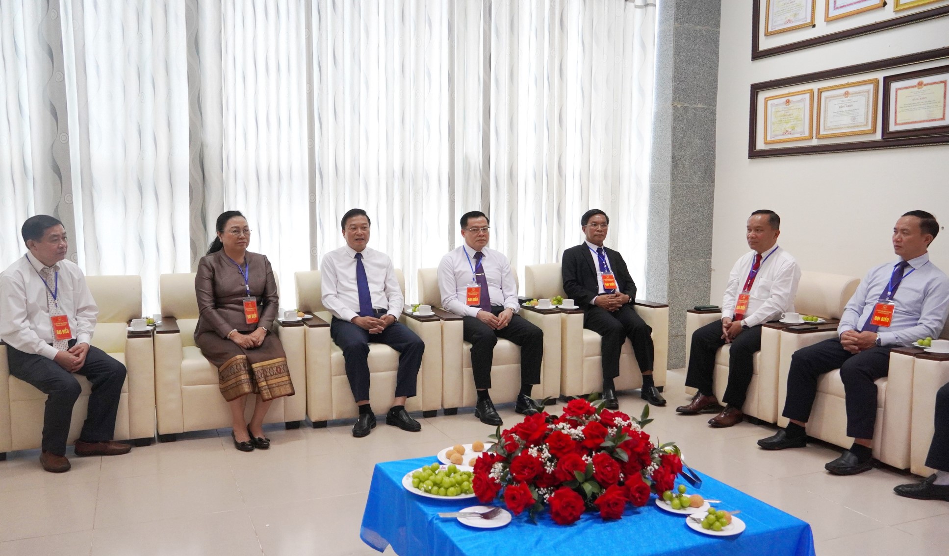 Chủ tịch UBND tỉnh Lê Hồng Vinh tiếp xã giao các đoàn đại biểu nước Cộng hòa Dân chủ Nhân dân Lào