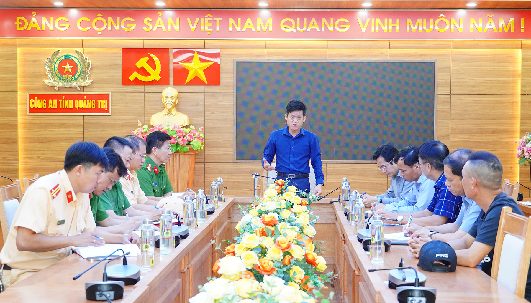 Thống nhất phương án xử lý 02 sà lan mắc kẹt tại cầu đường sắt Mỹ Chánh