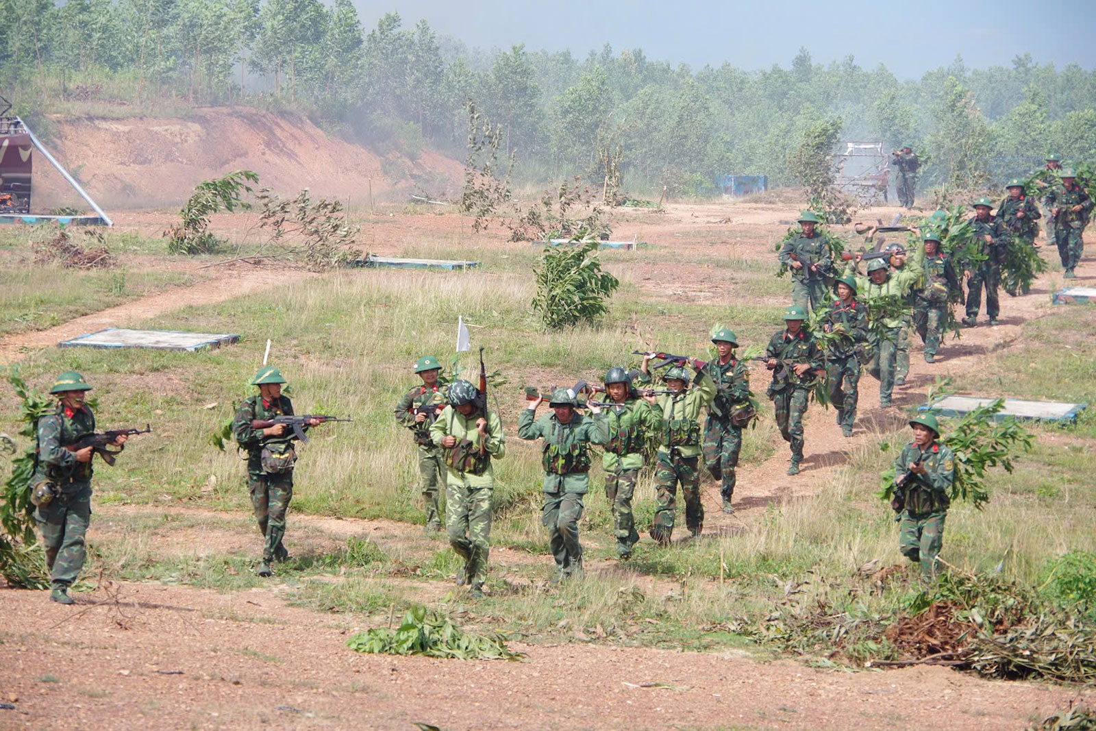 Hoàn thành diễn tập chiến đấu phòng thủ phường Quảng Trị và xã Diên Sanh năm 2026