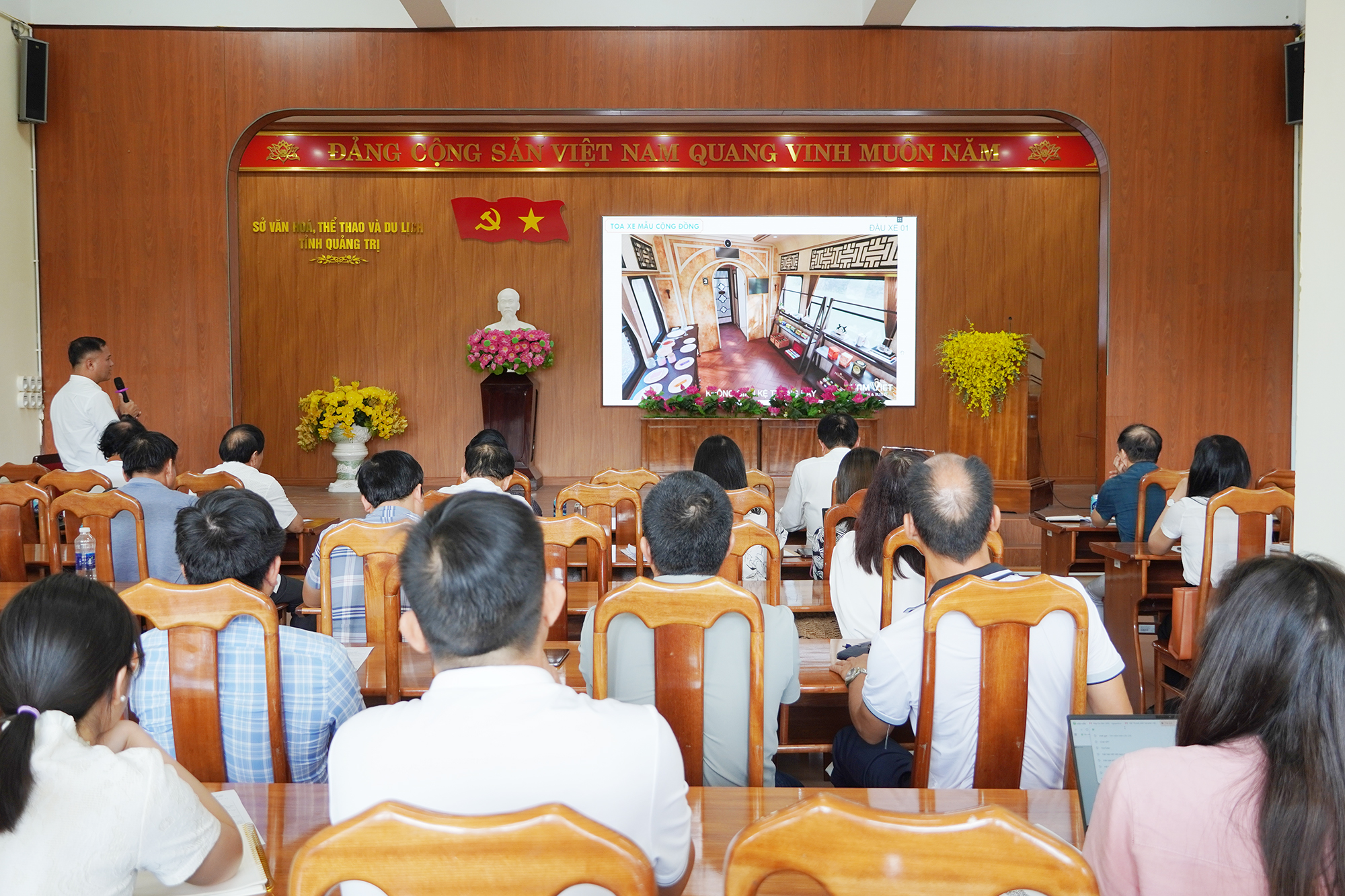 Triển khai chính sách giá vé, kích cầu sản phẩm du lịch đường sắt Cố đô Huế - Phong Nha