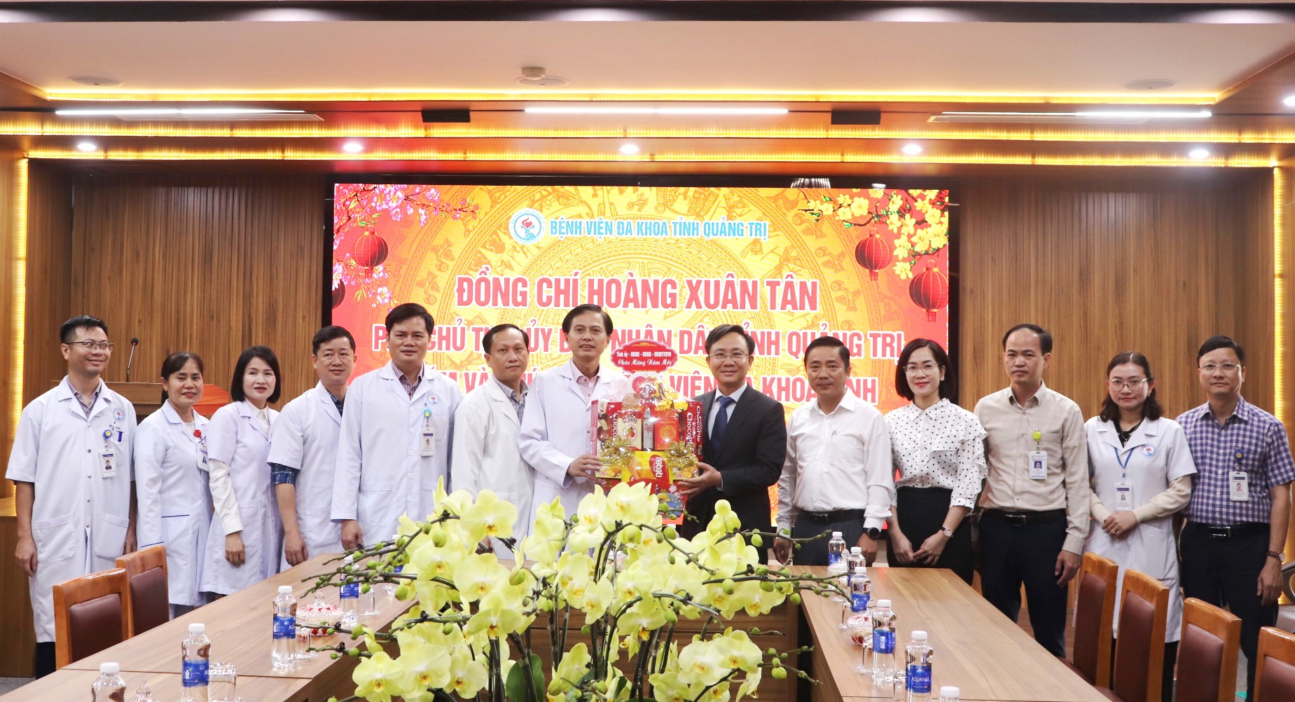 Phó Chủ tịch UBND tỉnh Hoàng Xuân Tân thăm, chúc Tết Bệnh viện Đa khoa tỉnh và Trung tâm nuôi dưỡng người tâm thần Nam Quảng Trị