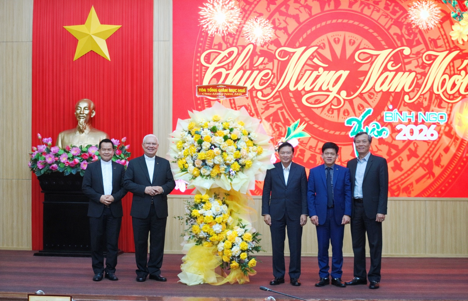 Tòa Tổng Giám mục Huế và Tòa Giám mục Giáo phận Hà Tĩnh thăm, chúc Tết tỉnh Quảng Trị