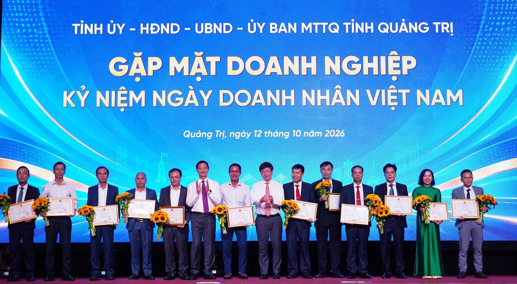 (Video) Bản tin hoạt động nổi bật của lãnh đạo UBND tỉnh trong tuần (từ 12/10 - 17/10/2026)