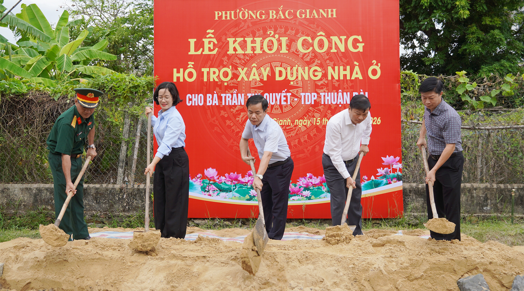 Khởi công xây dựng nhà ở cho người có công và con đẻ người hoạt động kháng chiến bị nhiễm chất độc hóa học tại phường Bắc Gianh