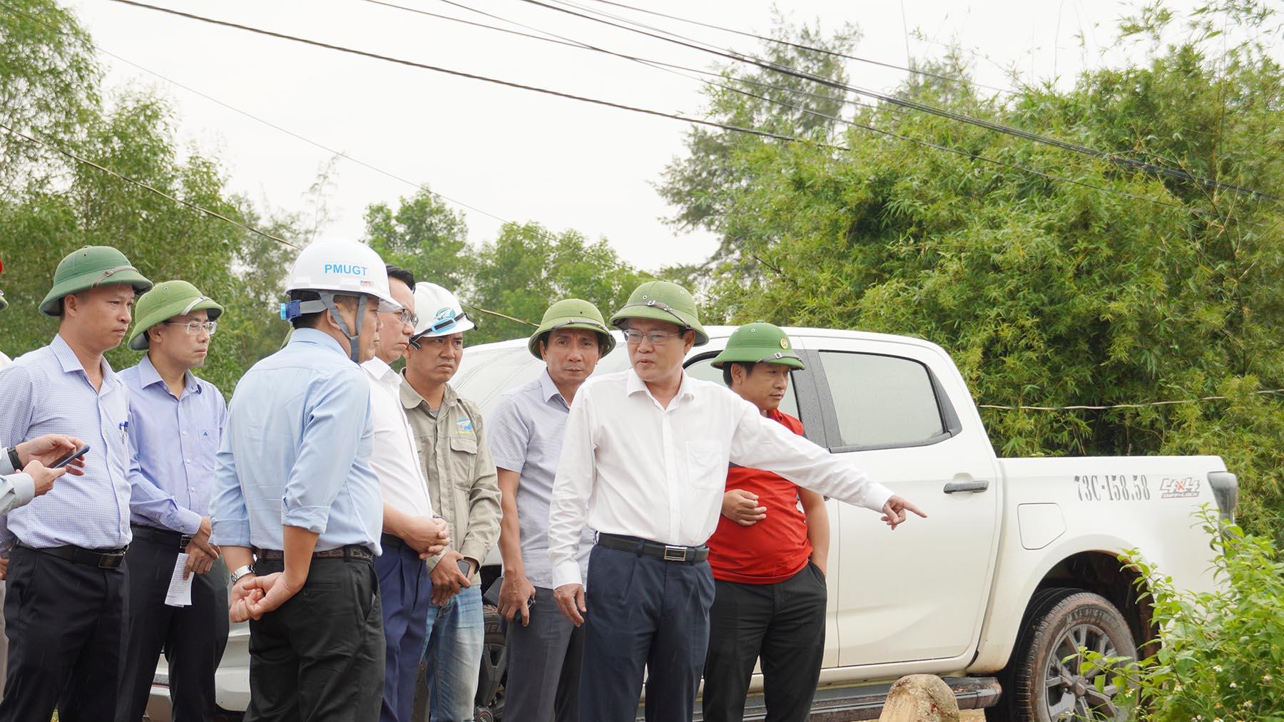 Phó Chủ tịch UBND tỉnh Phan Phong Phú kiểm tra tiến độ Dự án thành phần 1 - Đường ven biển