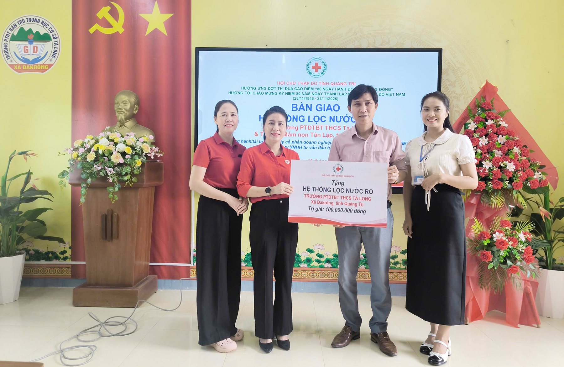Bàn giao hệ thống lọc nước RO trị giá 200 triệu đồng cho các trường học