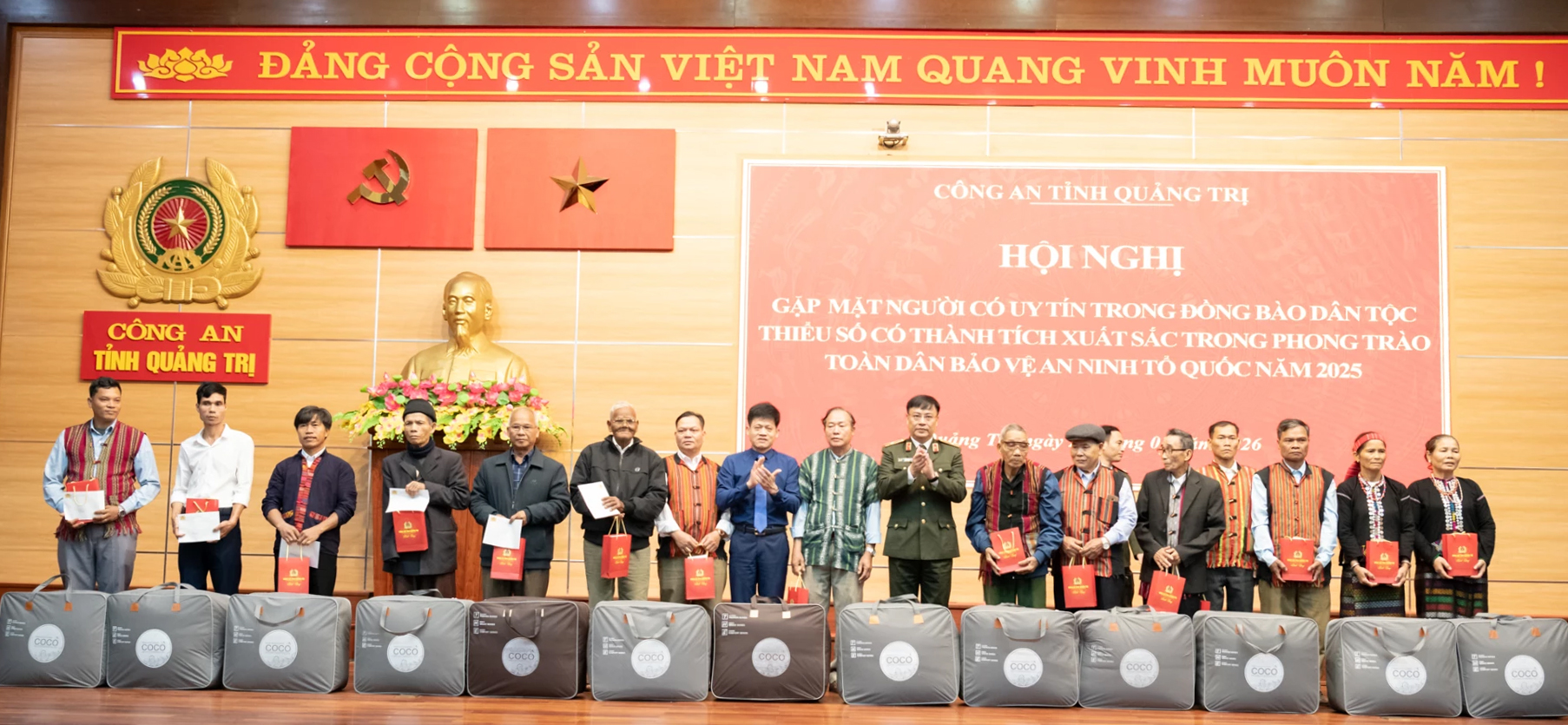 Lựa chọn, công nhận và thực hiện chính sách đối với người có uy tín trong vùng đồng bào dân tộc thiểu số