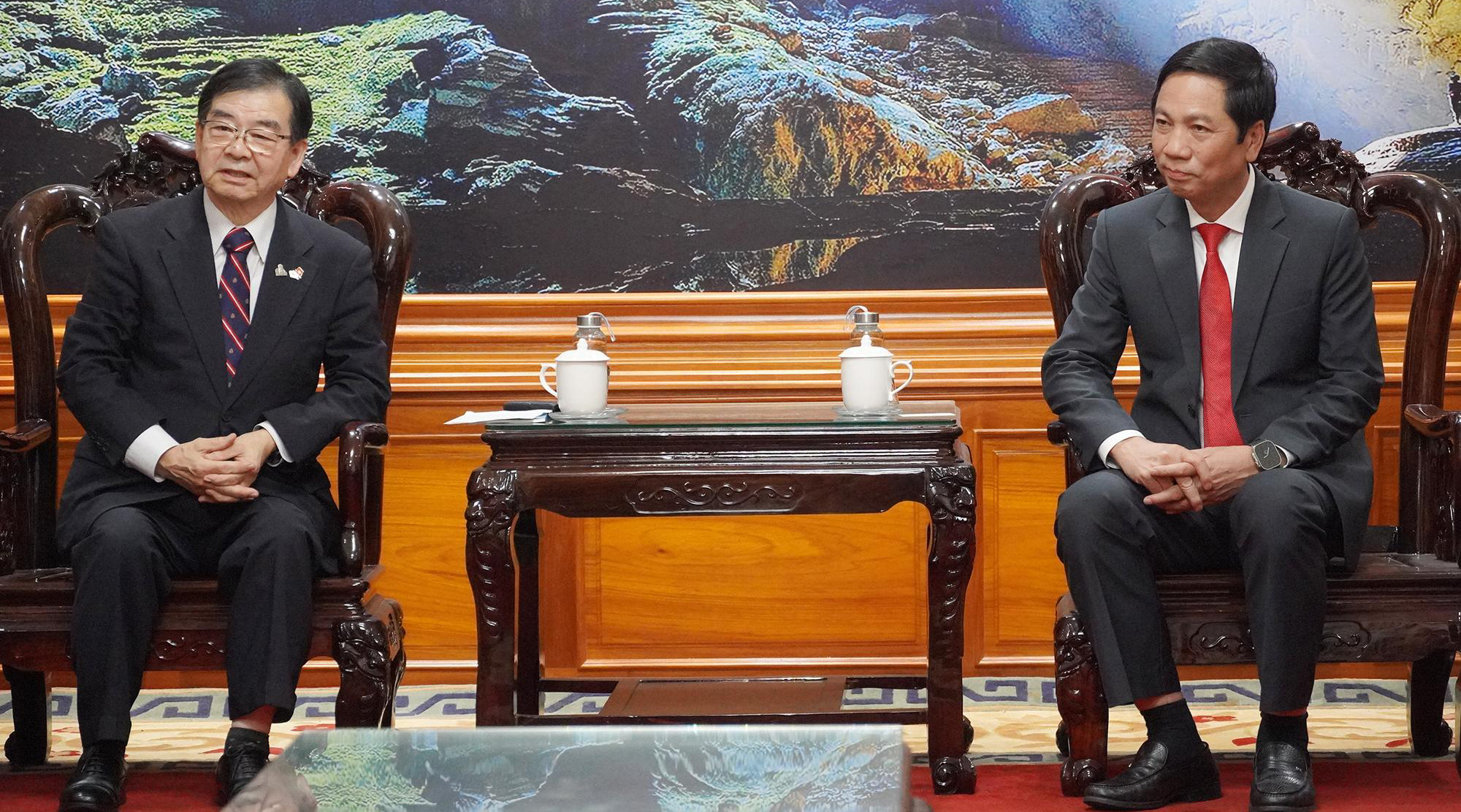 Phó Chủ tịch Thường trực UBND tỉnh Hoàng Nam tiếp xã giao và làm việc với đoàn công tác của Hội hòa bình hữu nghị Hiroshima - Việt Nam