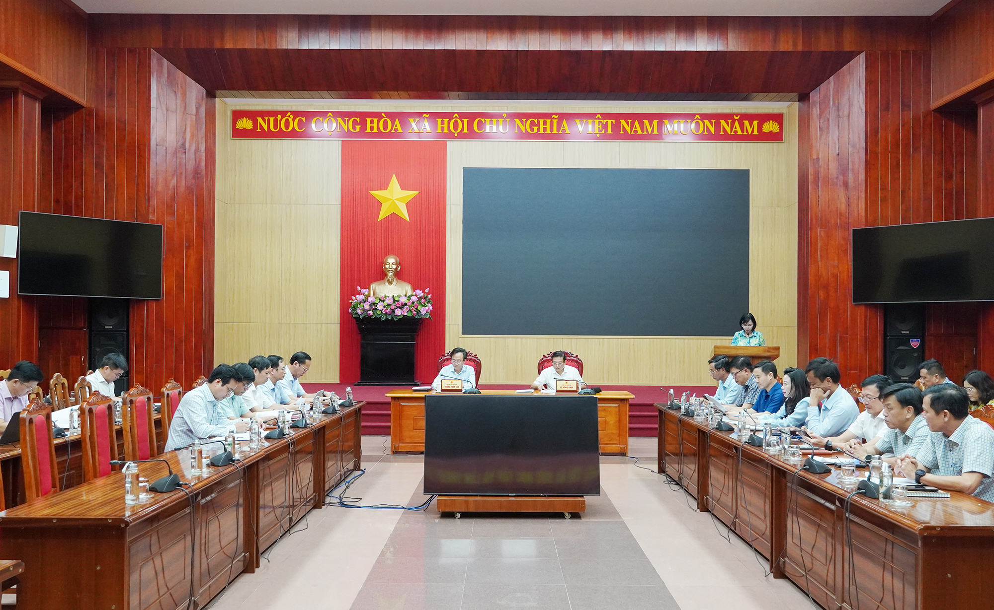 Chủ tịch UBND tỉnh Lê Hồng Vinh làm việc với Sở Văn hóa, Thể thao và Du lịch
