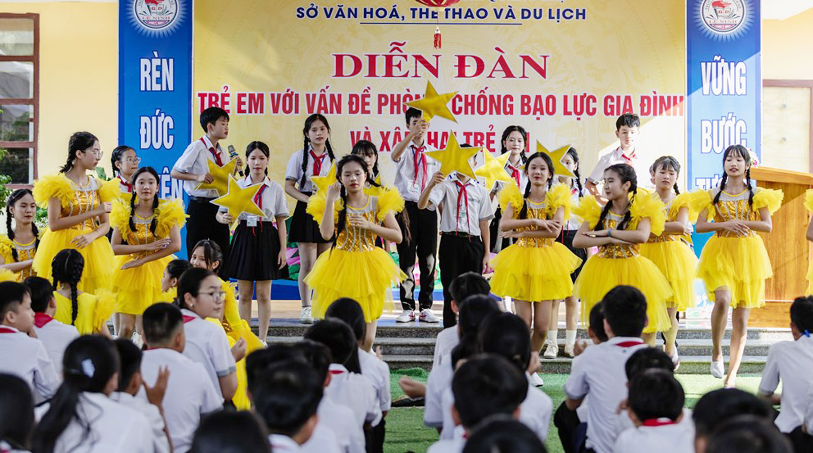 Đôn đốc hoàn thành chỉ tiêu bố trí người làm công tác bảo vệ trẻ em và duy trì đường dây nóng hoạt động 24/7