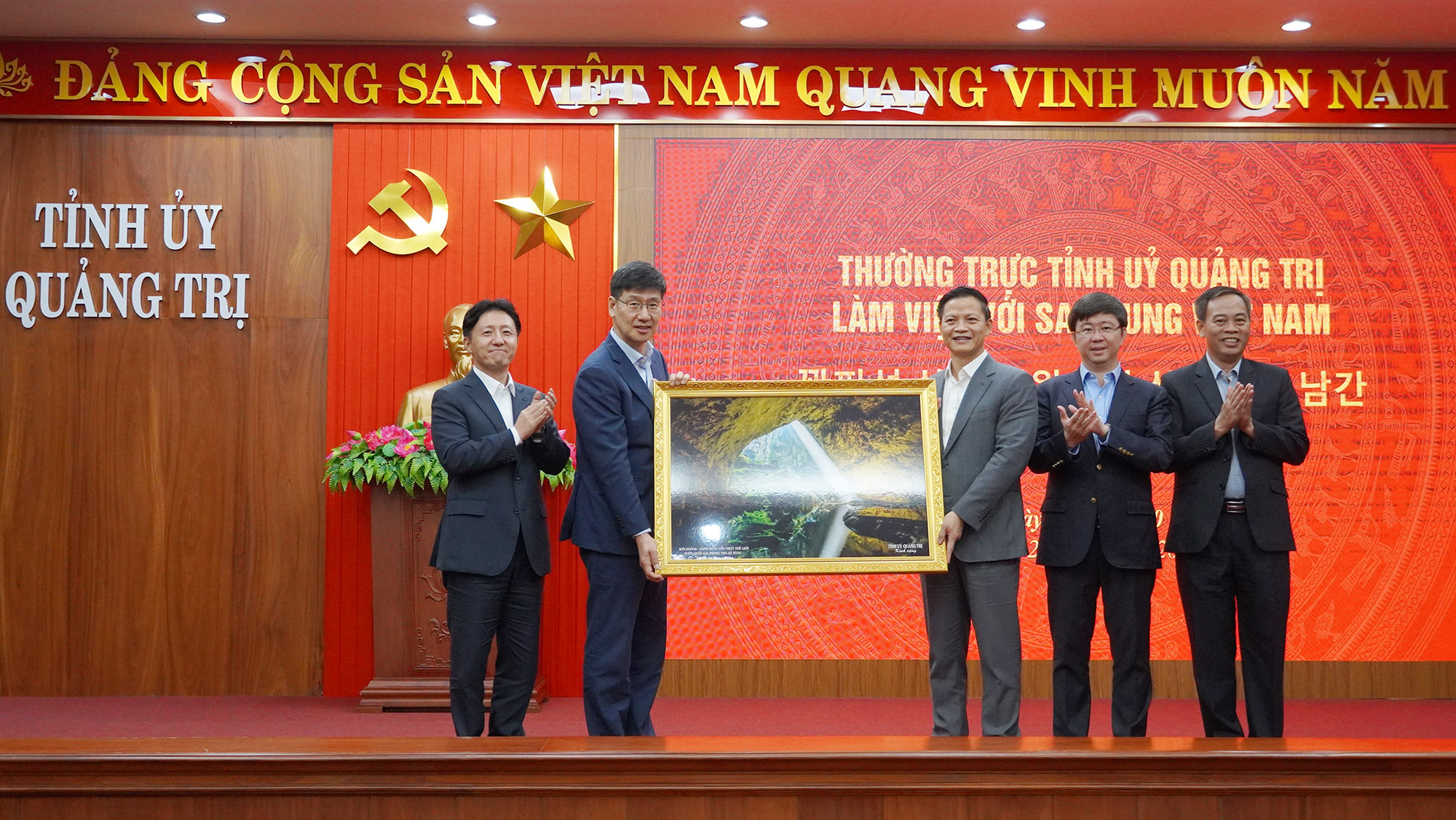 Thường trực Tỉnh ủy Quảng Trị làm việc với Tập đoàn Samsung Việt Nam