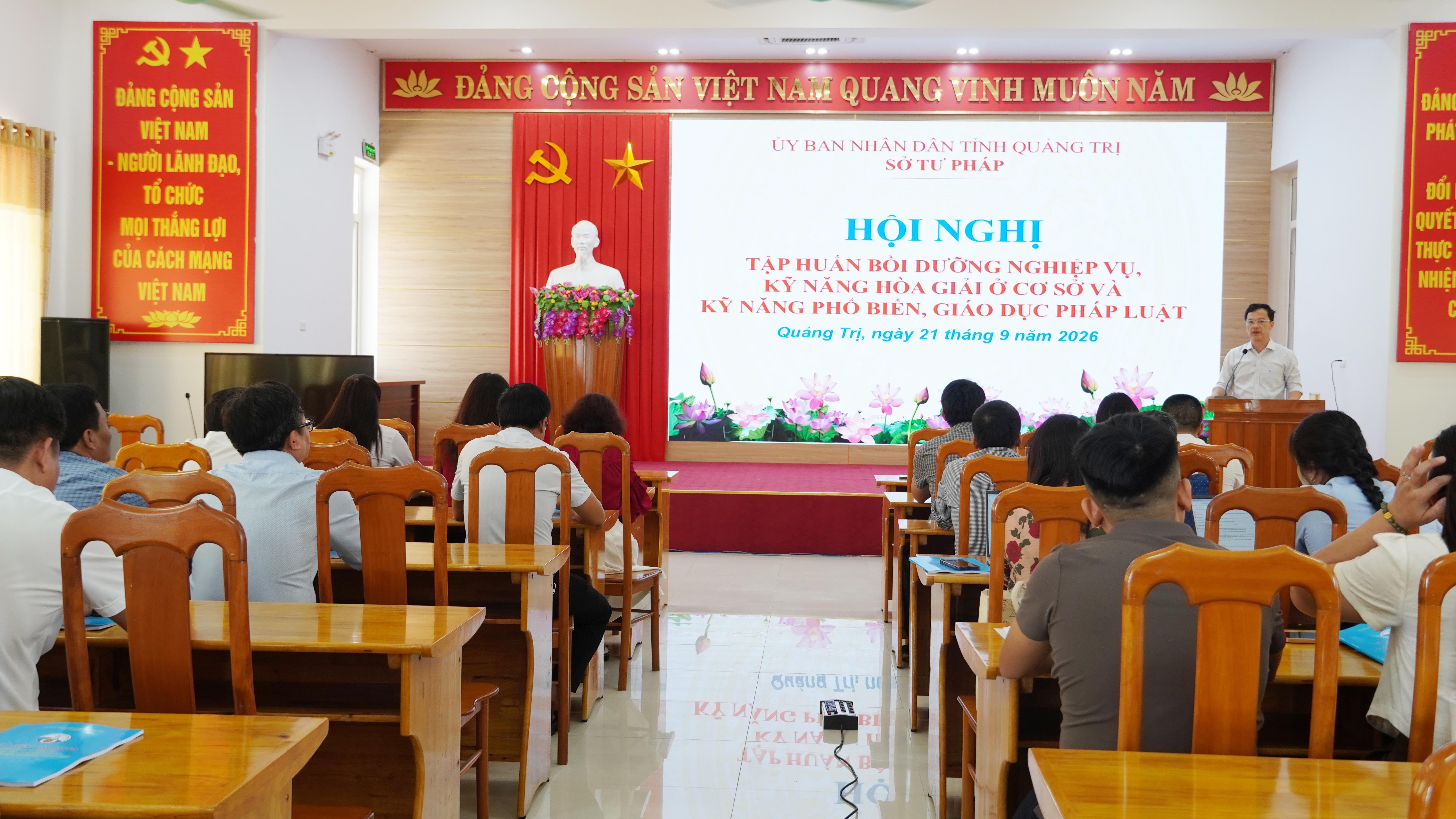 Bồi dưỡng nghiệp vụ, kỹ năng hòa giải ở cơ sở và kỹ năng phổ biến, giáo dục pháp luật
