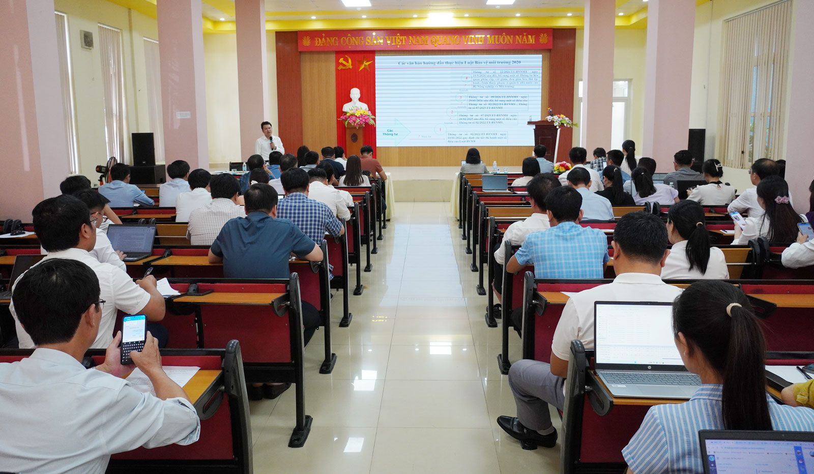 Nâng cao năng lực quản lý môi trường cho cán bộ cấp xã