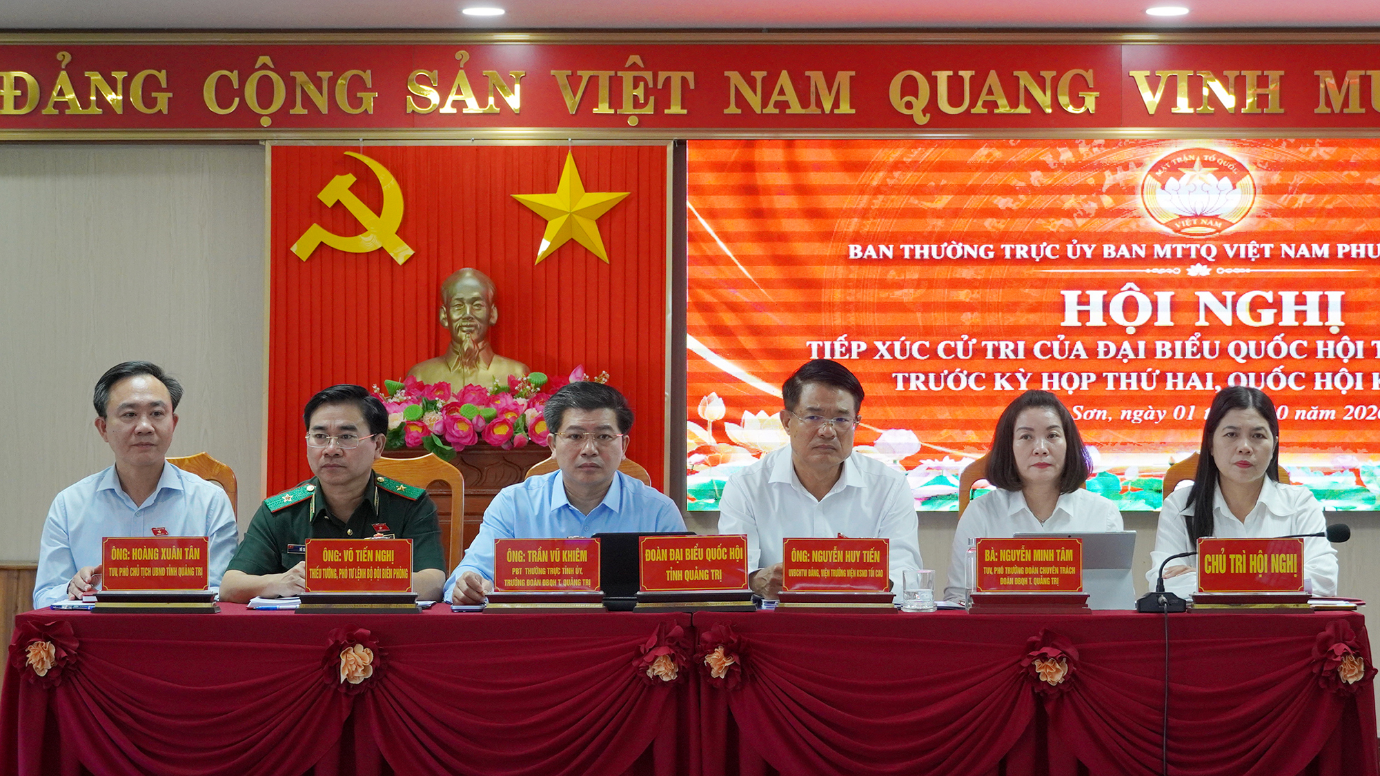 Các đại biểu Quốc hội tỉnh tiếp xúc với cử tri phường Đồng Sơn trước kỳ họp thứ hai, Quốc hội khóa XVI