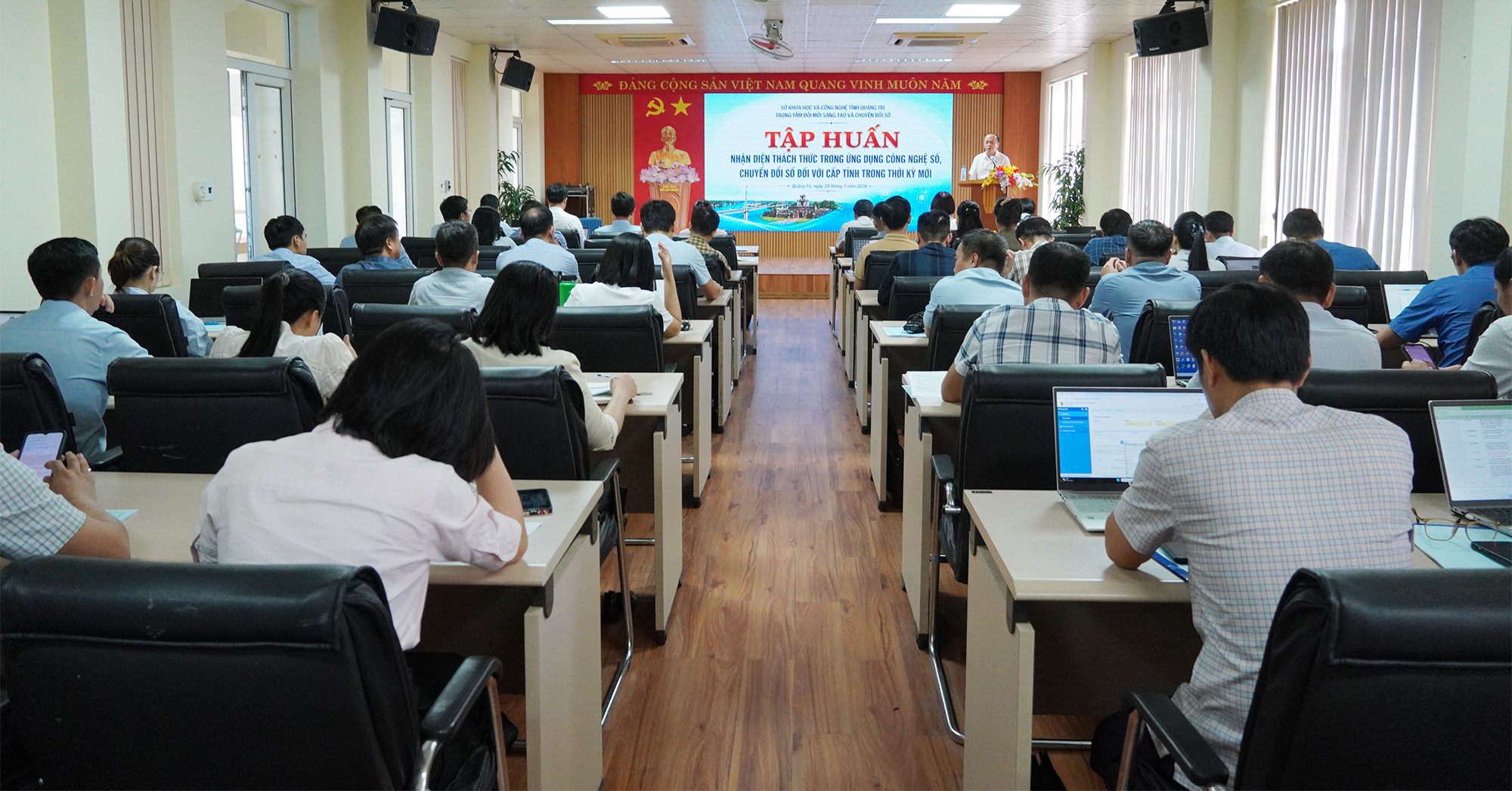 Tập huấn về nhận diện thách thức trong ứng dụng công nghệ số và chuyển đổi số đối với cấp tỉnh trong thời kỳ mới
