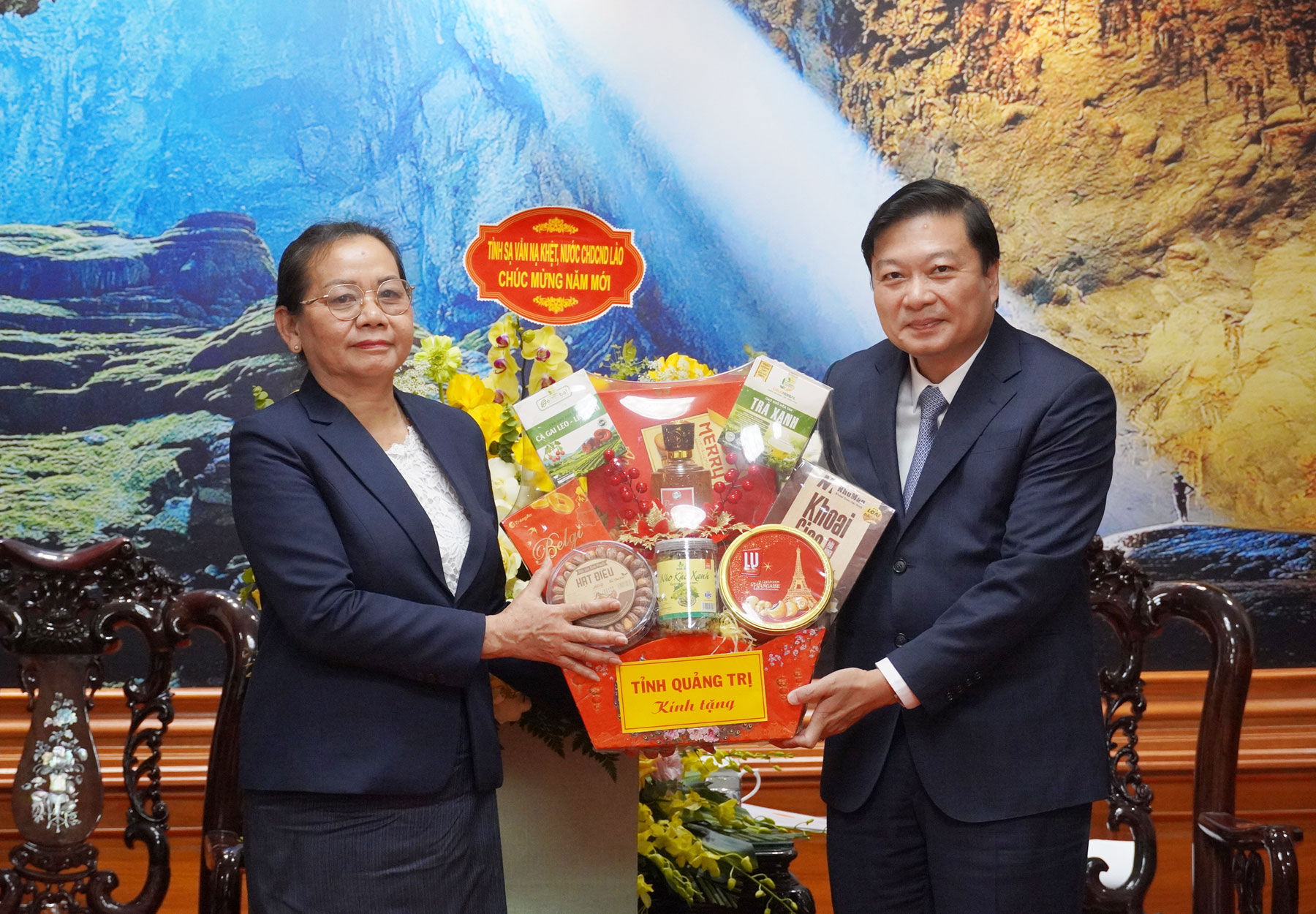 Chủ tịch UBND tỉnh Lê Hồng Vinh tiếp Chủ tịch Ủy ban Chính quyền tỉnh Savannakhet nhân dịp Tết Bính Ngọ 2026