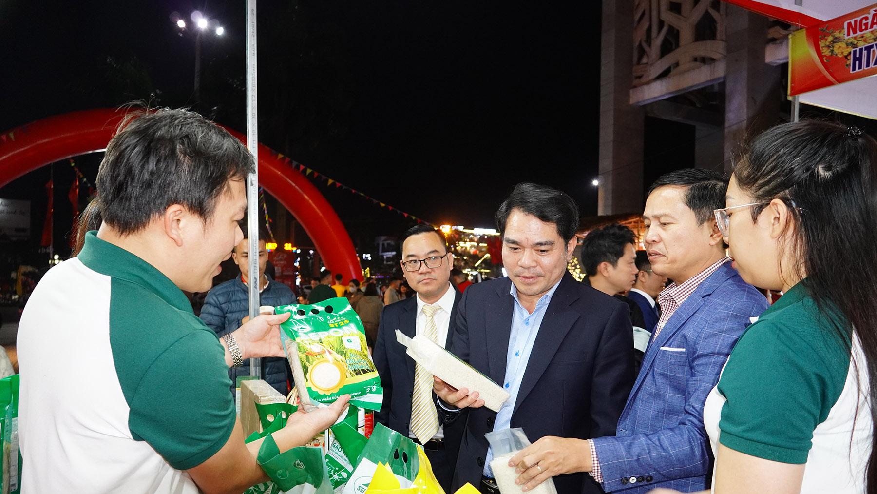 Thúc đẩy phát triển thị trường trong nước, đẩy mạnh Cuộc vận động “Người Việt Nam ưu tiên dùng hàng Việt Nam”