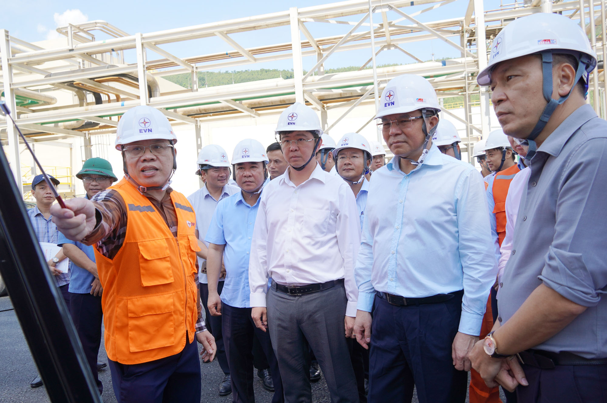 Bộ trưởng Bộ Công Thương Lê Mạnh Hùng yêu cầu xử lý dứt điểm khó khăn, vướng mắc tại Trung tâm Điện lực Quảng Trạch