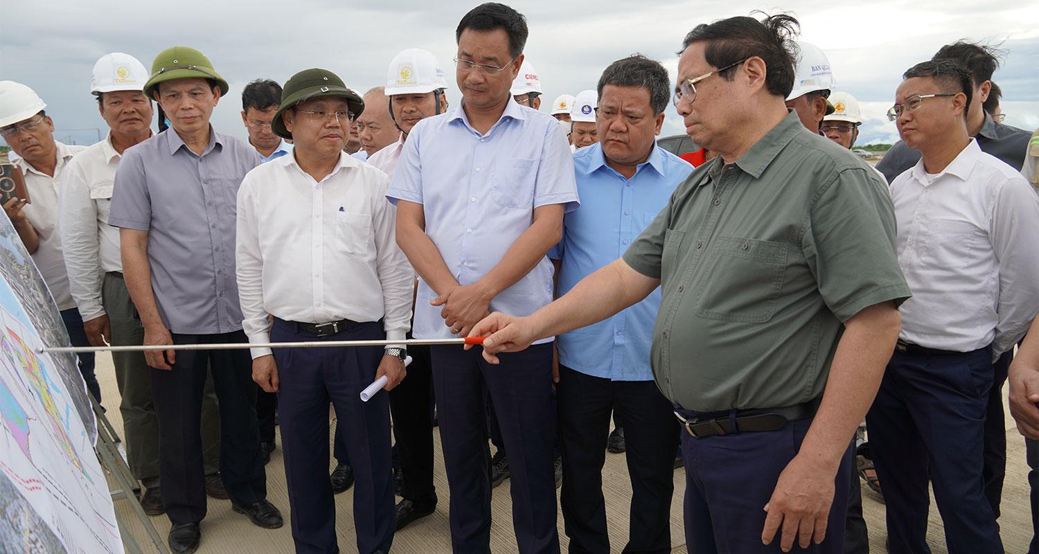 (TIN ẢNH) Thủ tướng Chính phủ Phạm Minh Chính kiểm tra các dự án trọng điểm tại Quảng Trị