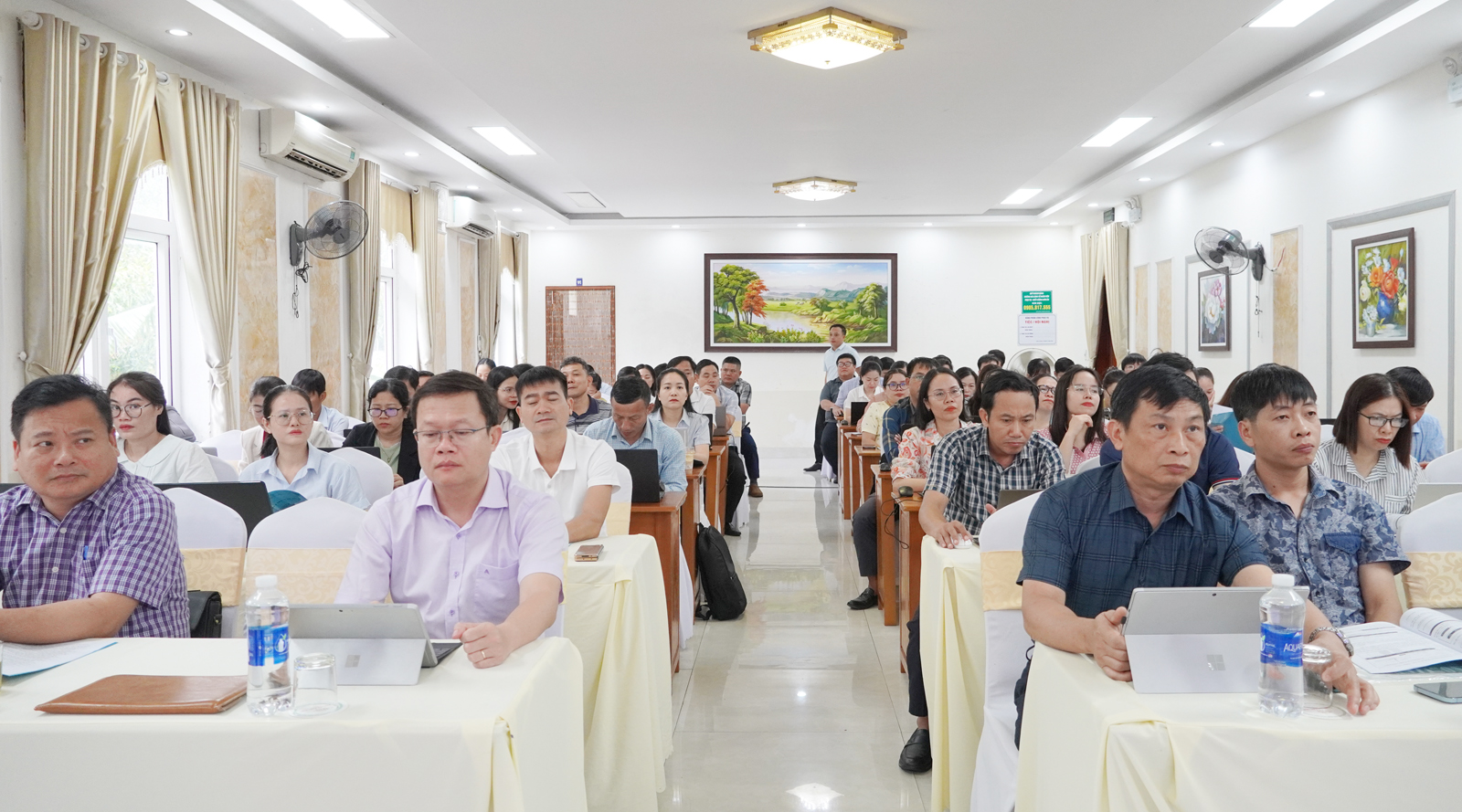 Tập huấn sử dụng Phân hệ Theo dõi nhiệm vụ của UBND tỉnh, Chủ tịch UBND tỉnh giao cho các xã, phường phía Nam của tỉnh
