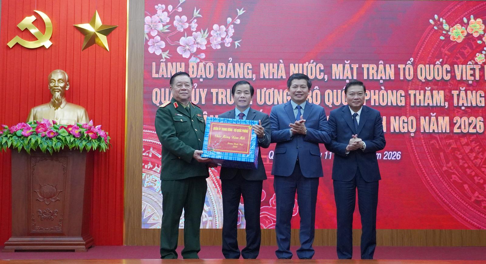 Lãnh đạo Đảng, Nhà nước thăm, tặng quà Đảng bộ, chính quyền và Nhân dân tỉnh Quảng Trị nhân dịp tết Nguyên đán Bính Ngọ năm 2026