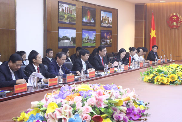 Chủ tịch UBND tỉnh Nguyễn Đức Chính phát biểu tại buổi làm việc
